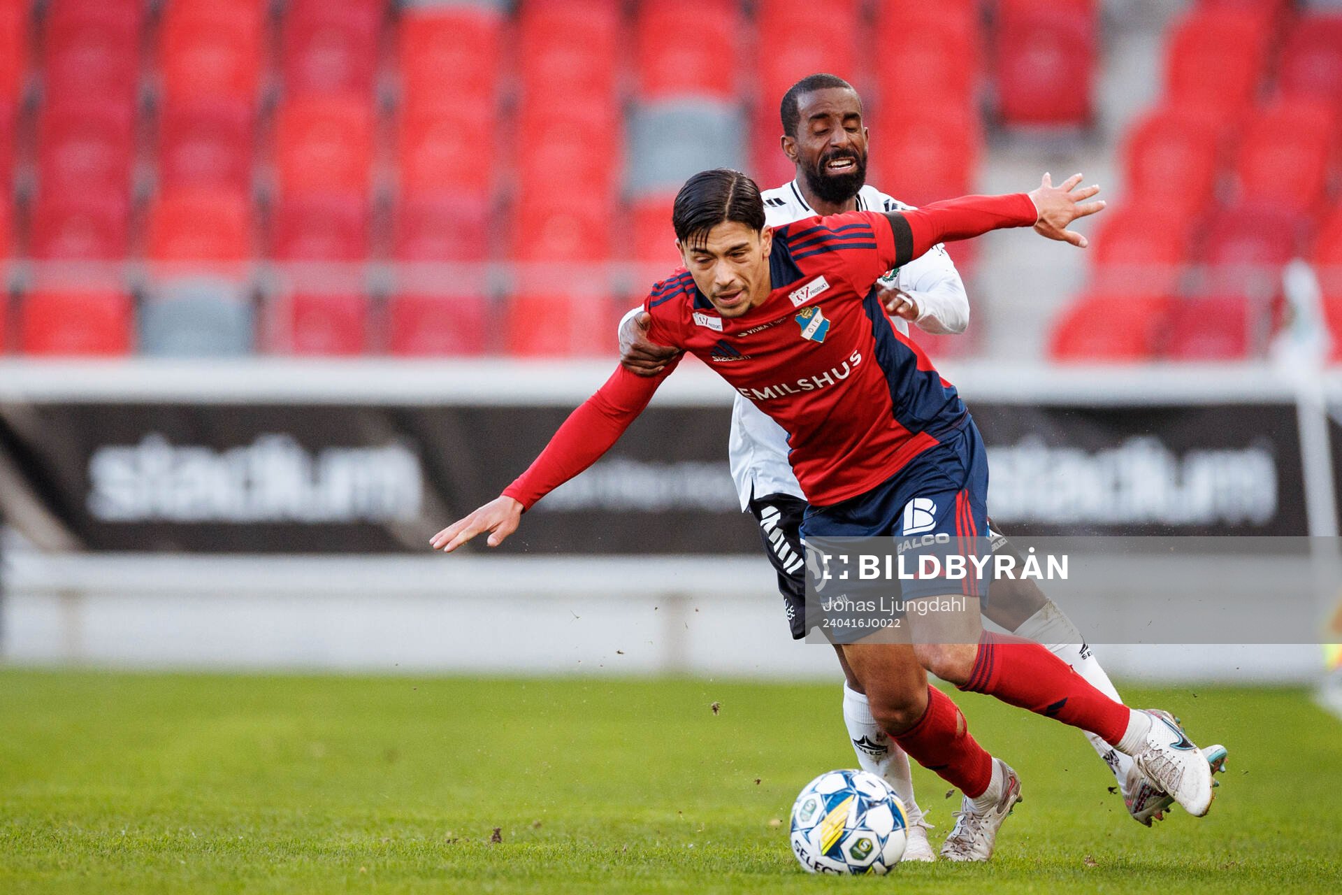 Östers Lukas Bergquist och Örebros Mohammed Khalid Saeid