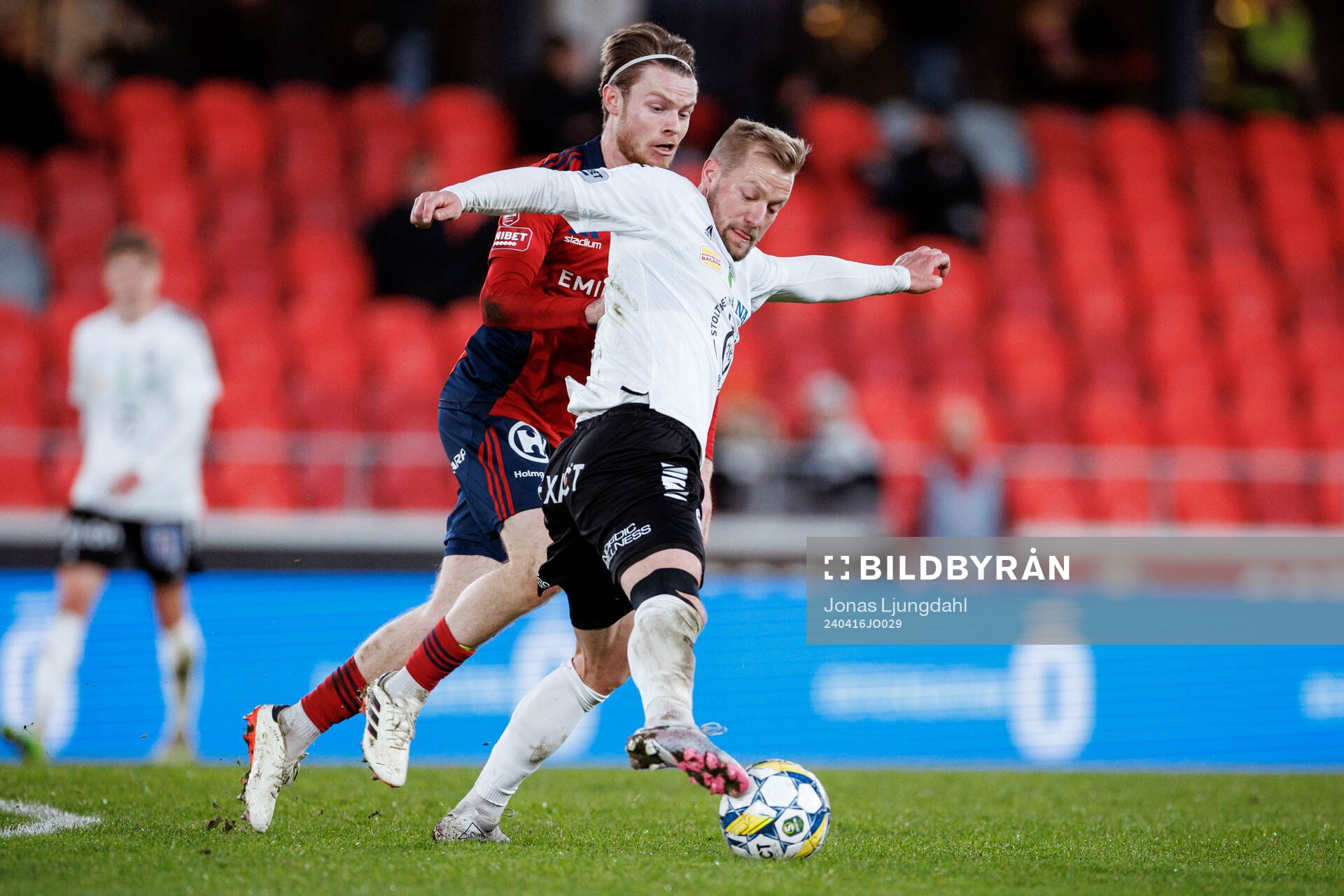 Östers Daniel Ljung och Örebros Sebastian Crona