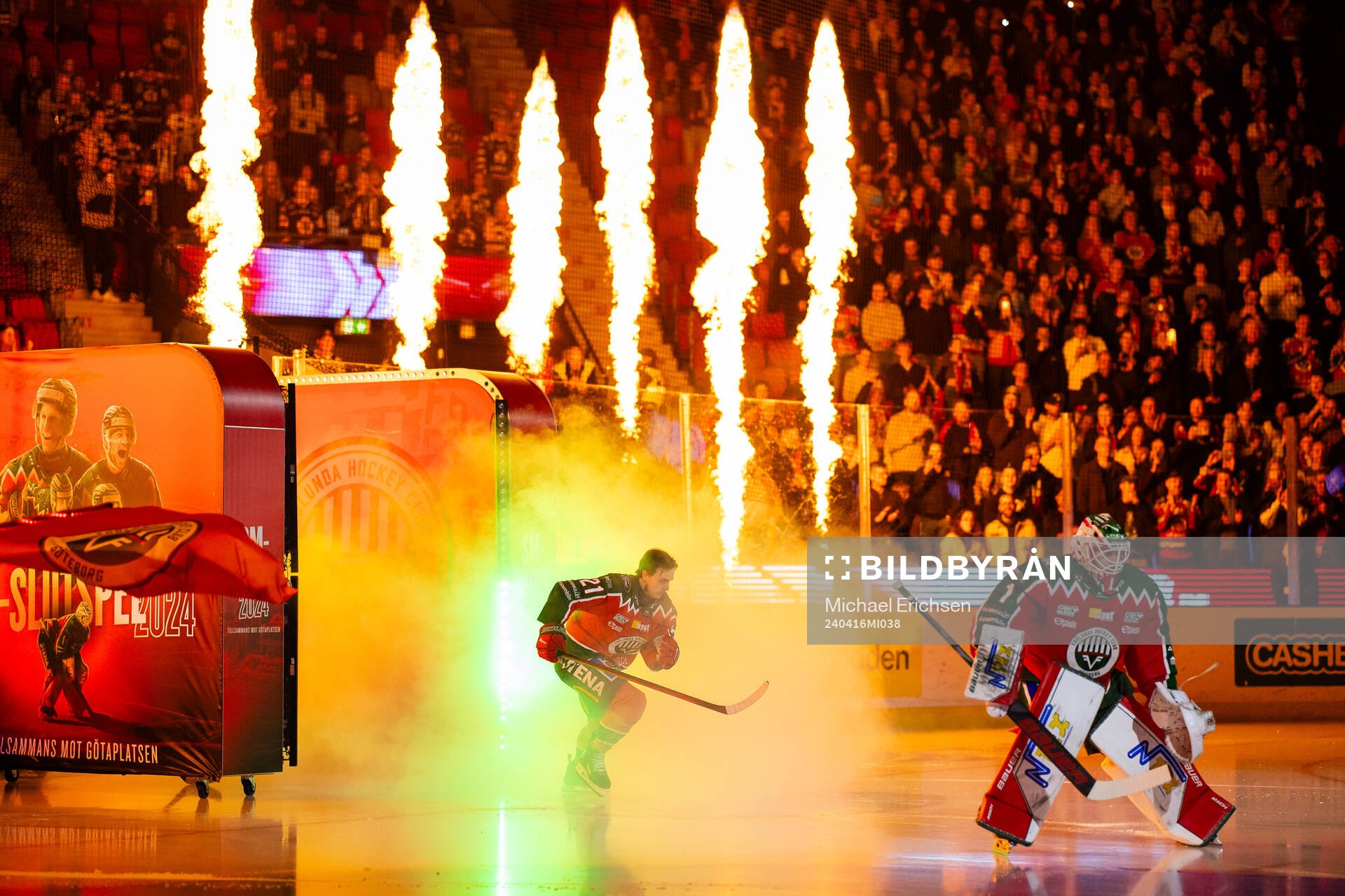 Frölundas intro innan semifinal sex i SHL mellan Frölunda