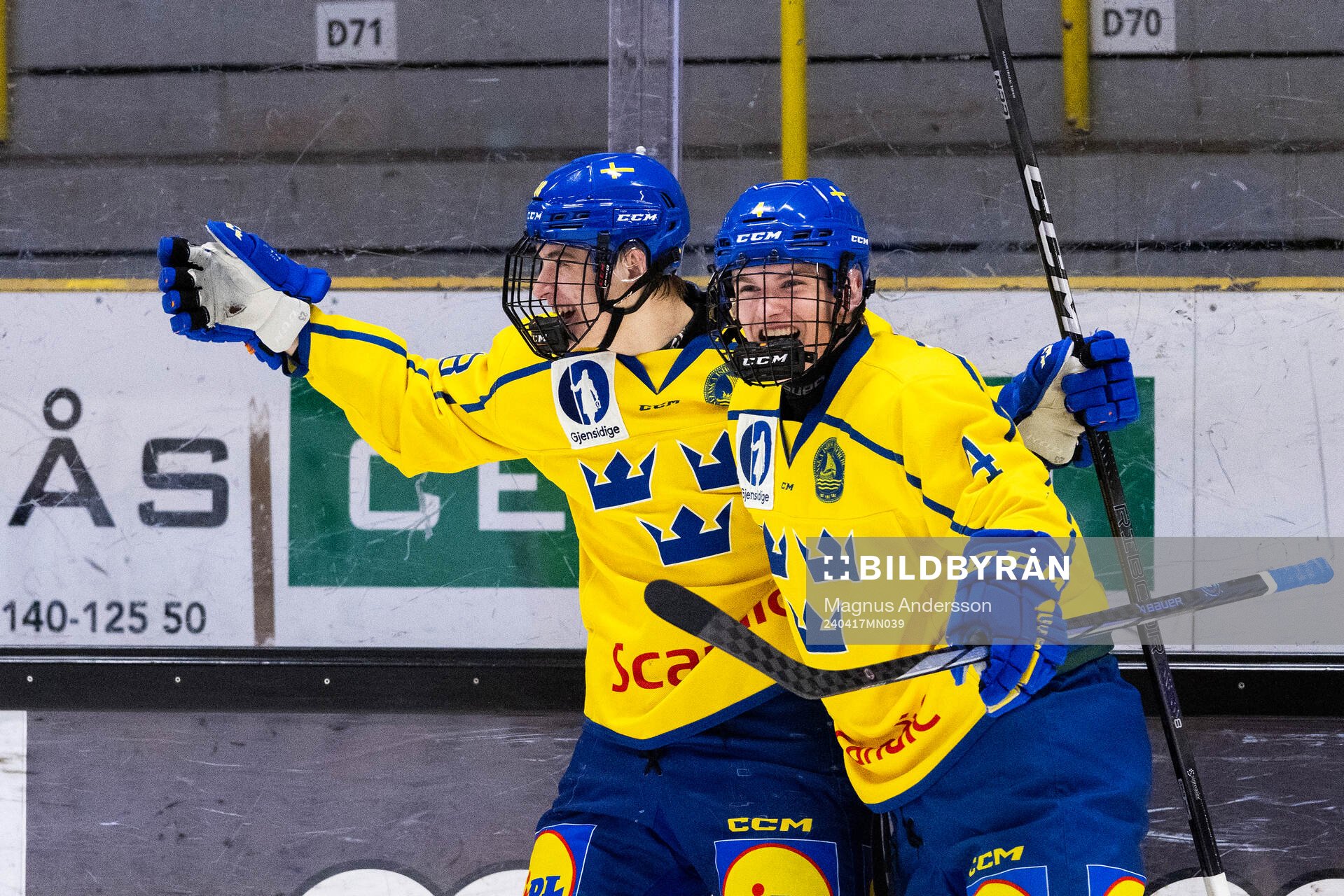 Arvid Drott and Axel Bröngel-Larsson of Sweden celebrate