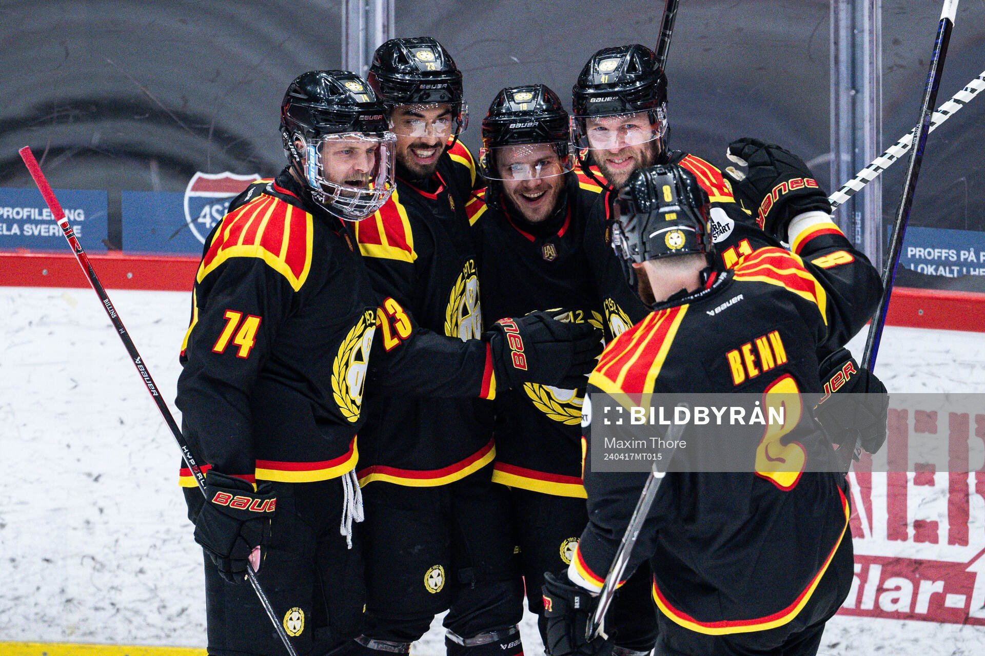 Brynäs Tyler Kelleher jublar med lagkamrater