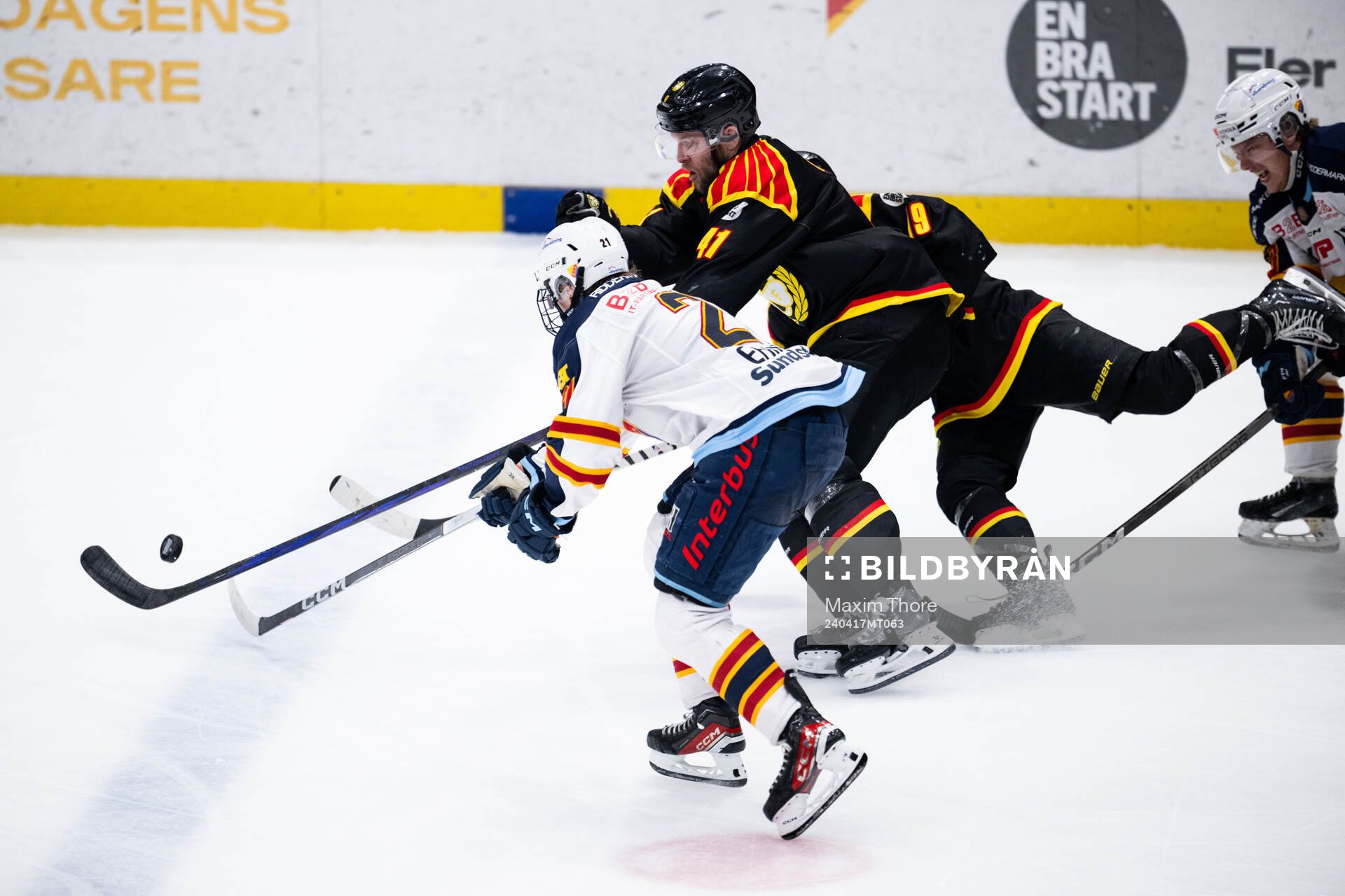 Djurgårdens Linus Eriksson och Brynäs Greg Scott
