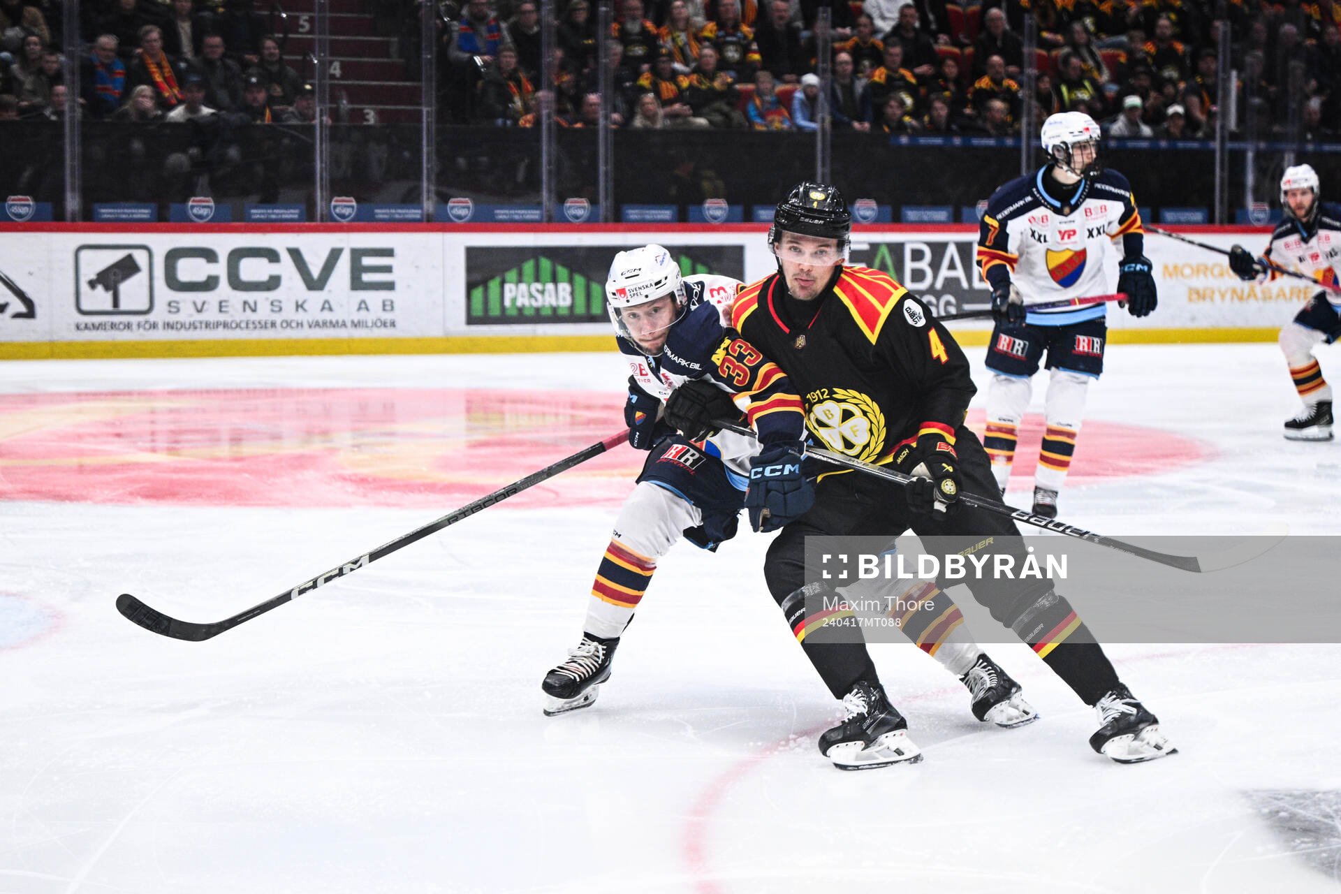 Djurgårdens Daniel Glad och Brynäs Theo Lindstein