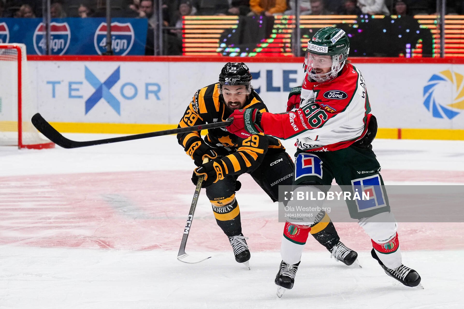Skellefteås Dylan Sikura och Frölundas Erik Thorell