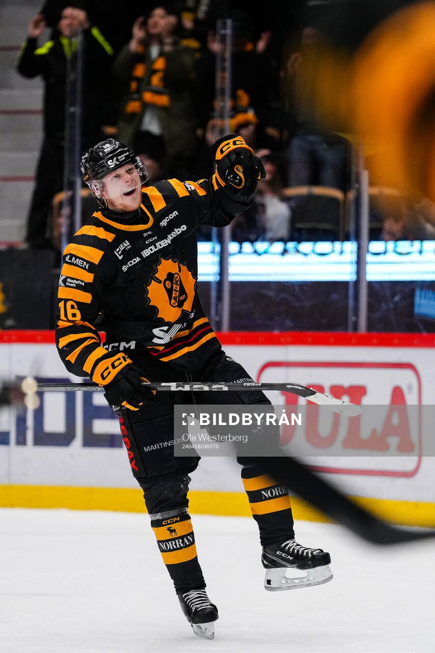 Skellefteås Linus Lindström jublar