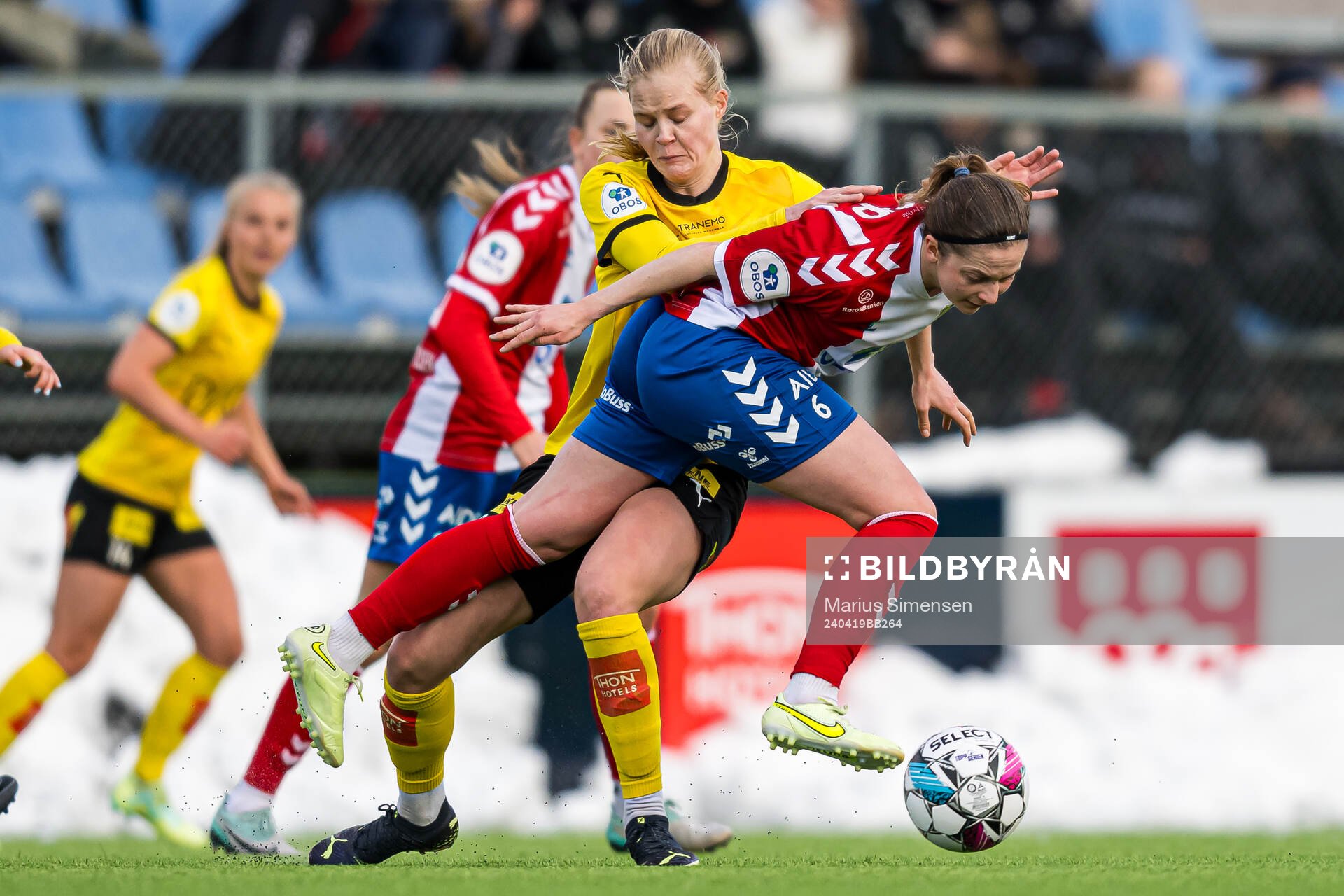 Katrine Emilie Winnem Jørgensen LSK Kvinner and Selma Ørstavik Hernes of Lyn during the Toppserien football match between Lyn and LSK Kvinner on April 19, 2024 in Oslo.