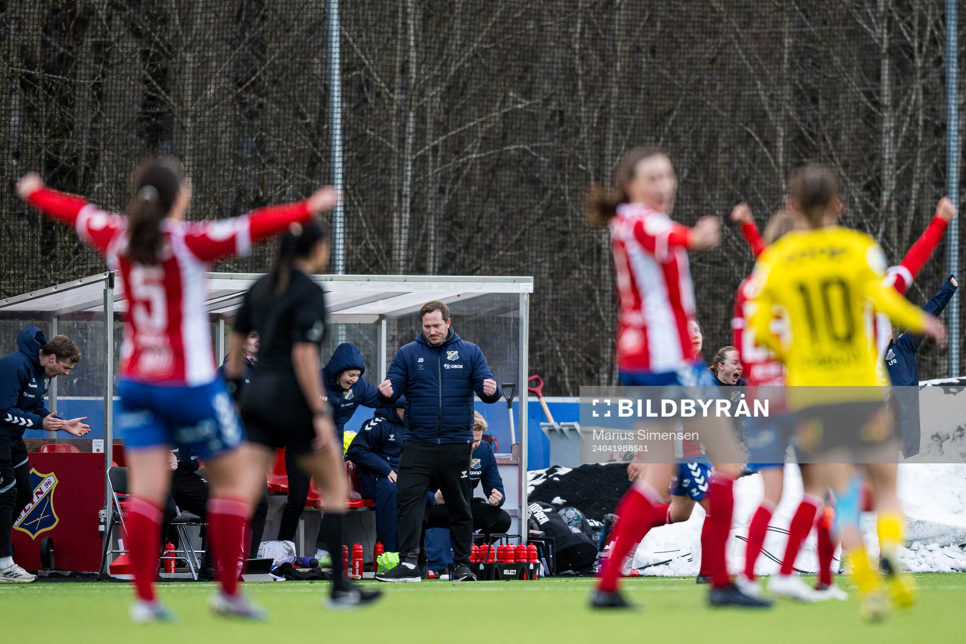 Joakim Dragsten, head coach of Lyn, celebrates at the final