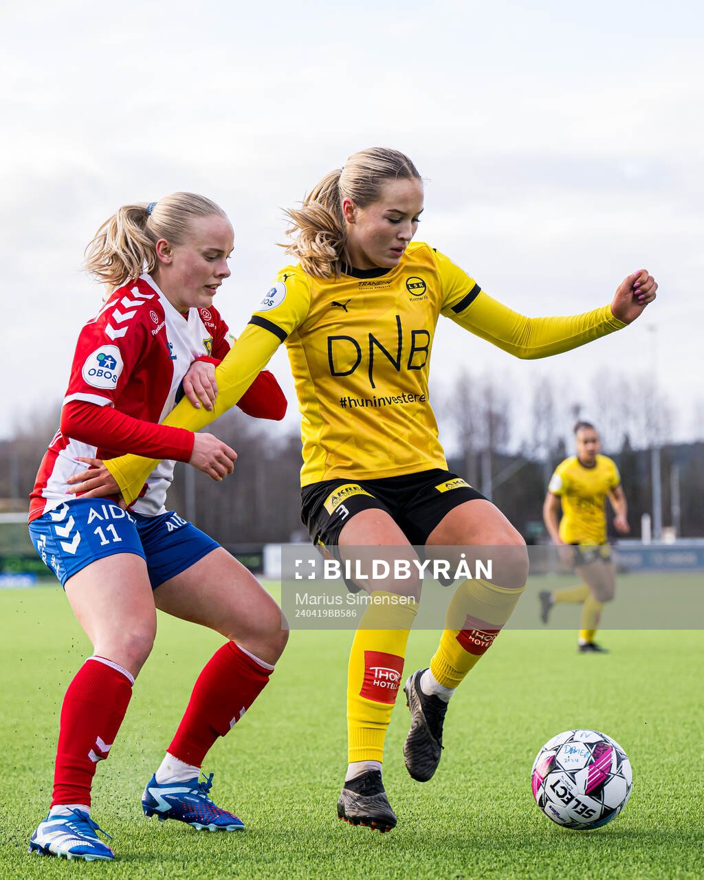 Kamilla Melgård of Lyn and Oda Mathilde Johansen LSK