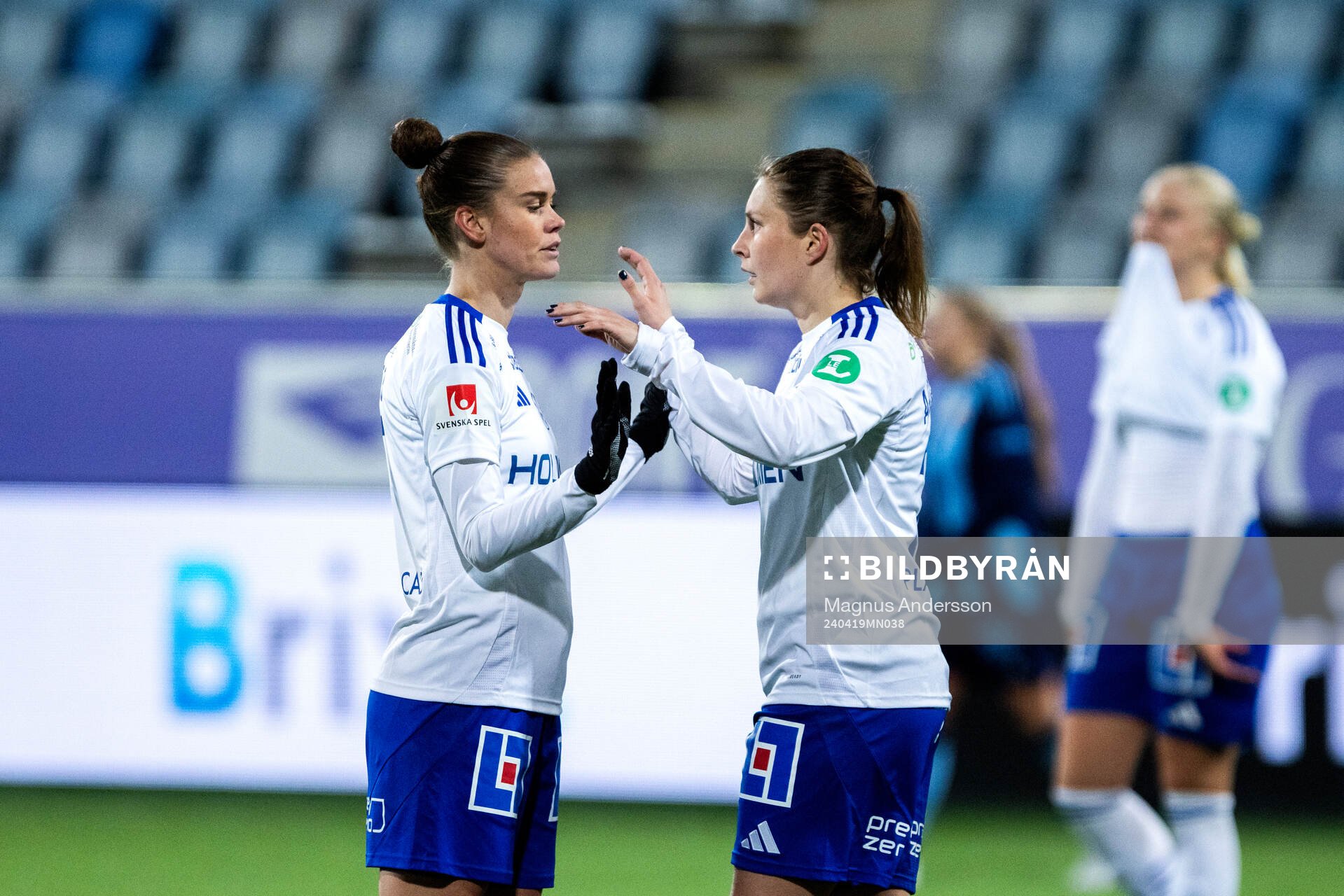 IFK Norrköpings My Cato och Fanny Andersson efter fotbollsmatchen i Damallsvenskan mellan IFK Norrköping och Djurgården den 19 april 2024 i Norrköping.