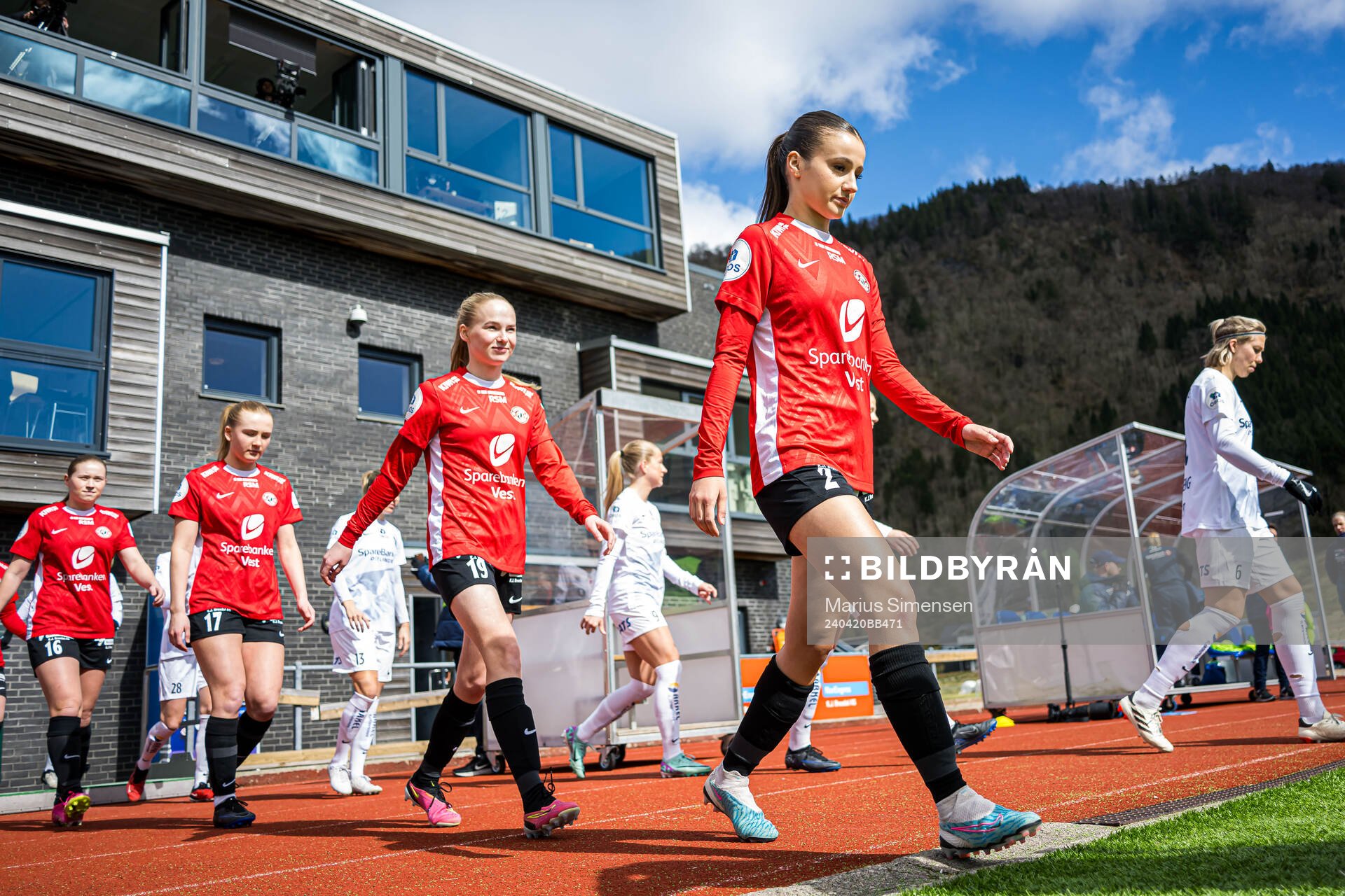 Linnea Sælen and Samra Muhic of Arna-Bjørnar