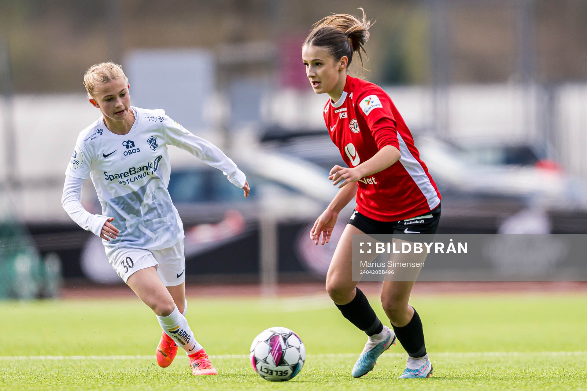 Elida Holvik Kolbjørnsen of Stabæk and Samra Muhic of