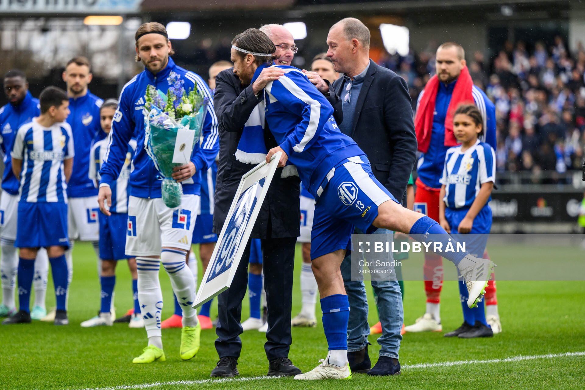 Sven-Göran Eriksson och IFK Göteborgs Gustav Svensson inför fotbollsmatchen i Allsvenskan mellan IFK Göteborg och IFK Norrköping den 20 april 2024 i Göteborg.