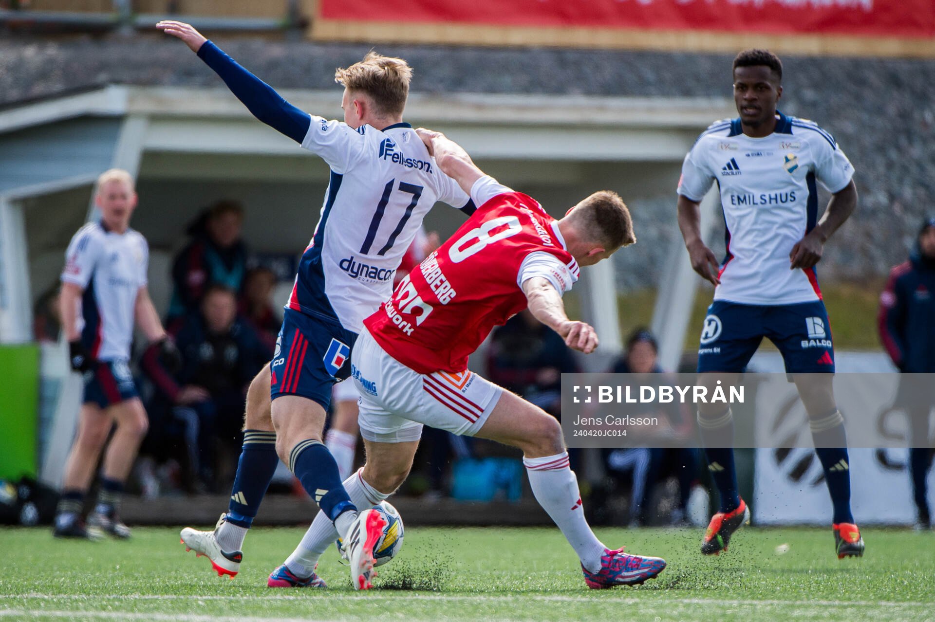 Östers Adam Herdonsson och Sandvikens Daniel Söderberg