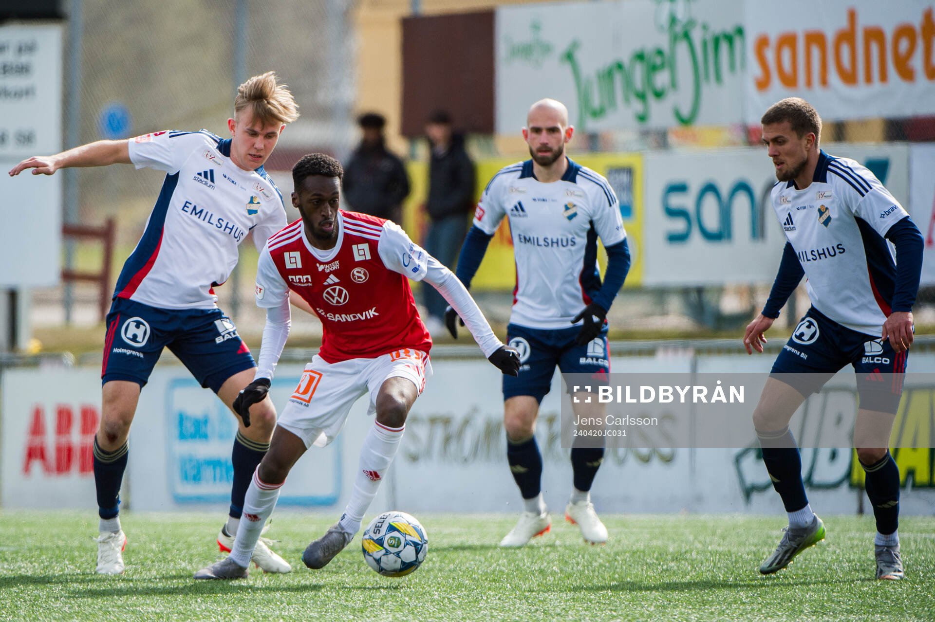 Östers Adam Herdonsson och Sandvikens Mohammed Mahammed