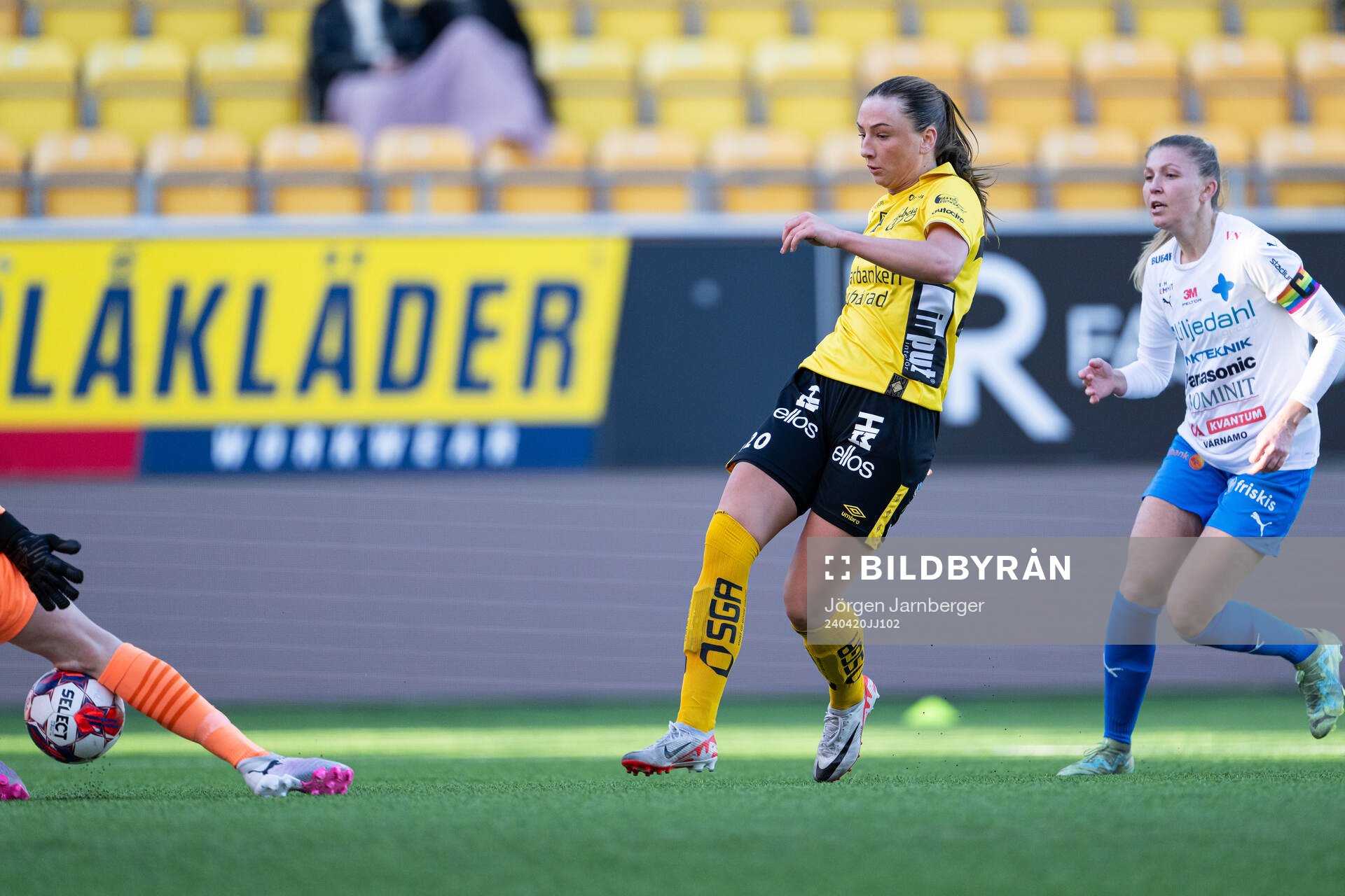 Elfsborgs Stina Jensen under fotbollsmatchen i Division 1 Mellersta mellan Elfsborg och Värnamo den 20 april 2024 i Borås. 