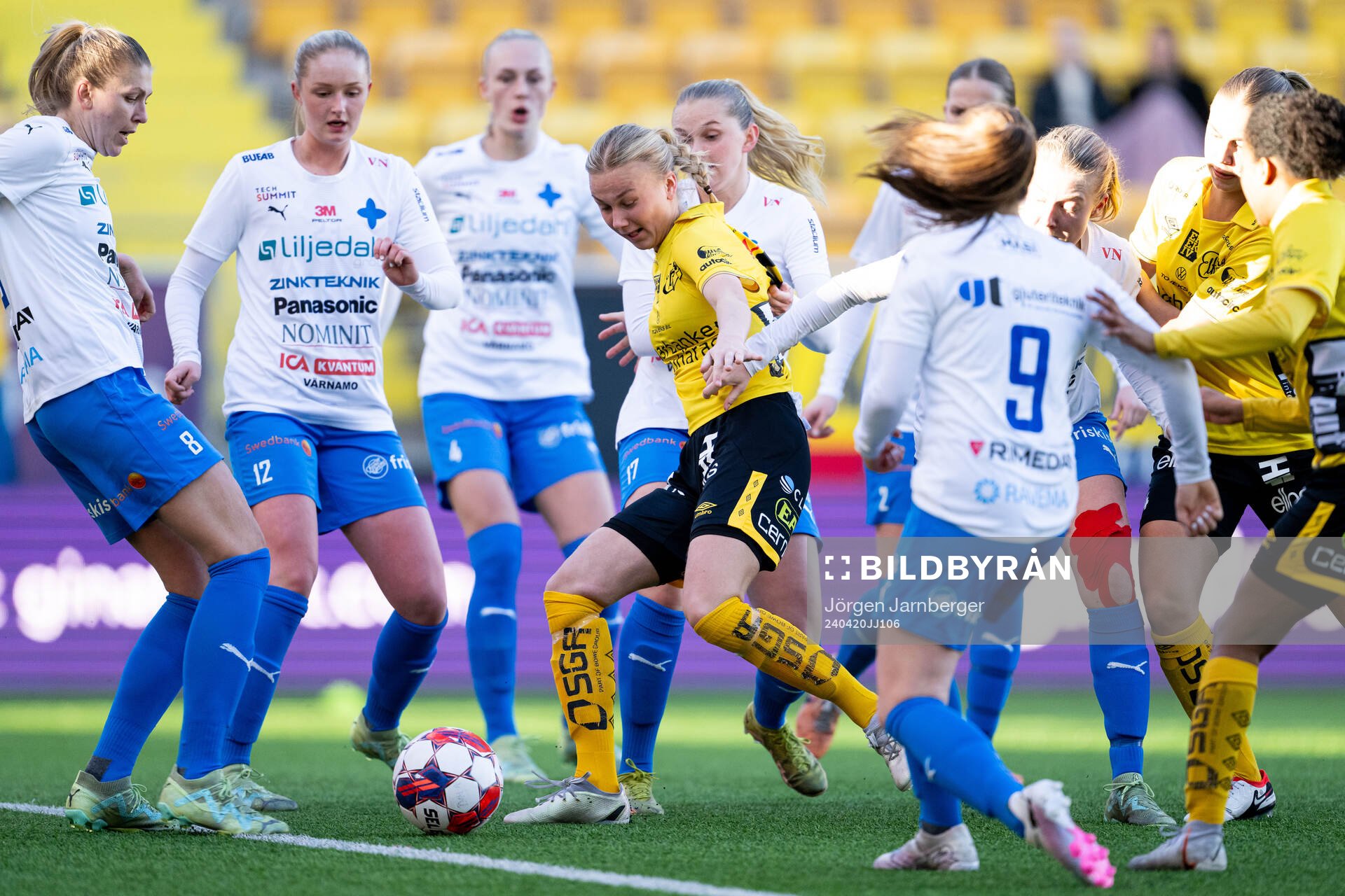 under fotbollsmatchen i Division 1 Mellersta mellan