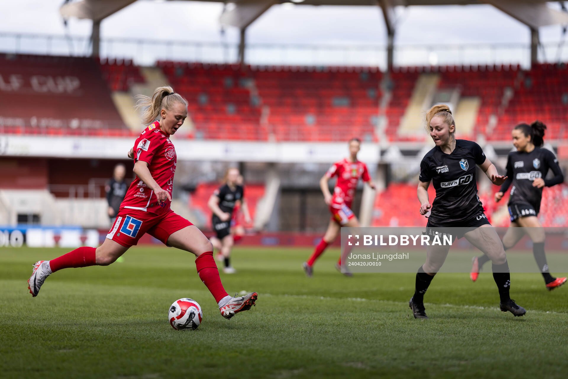 KIF Örebros Molly Johansson och Växjö DFFs Sophia