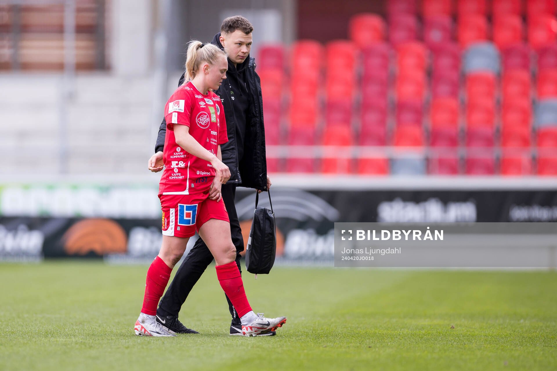 KIF Örebros Molly Johansson lämnar planen