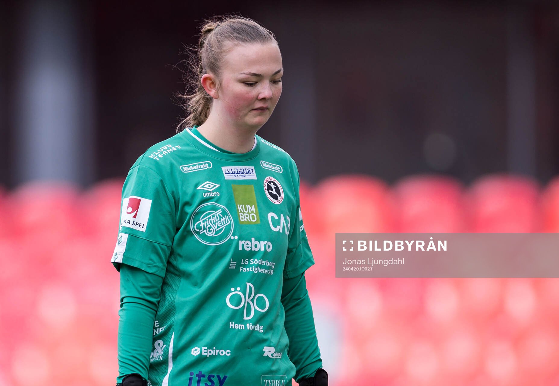 KIF Örebros målvakt Clara Ekstrand deppar
