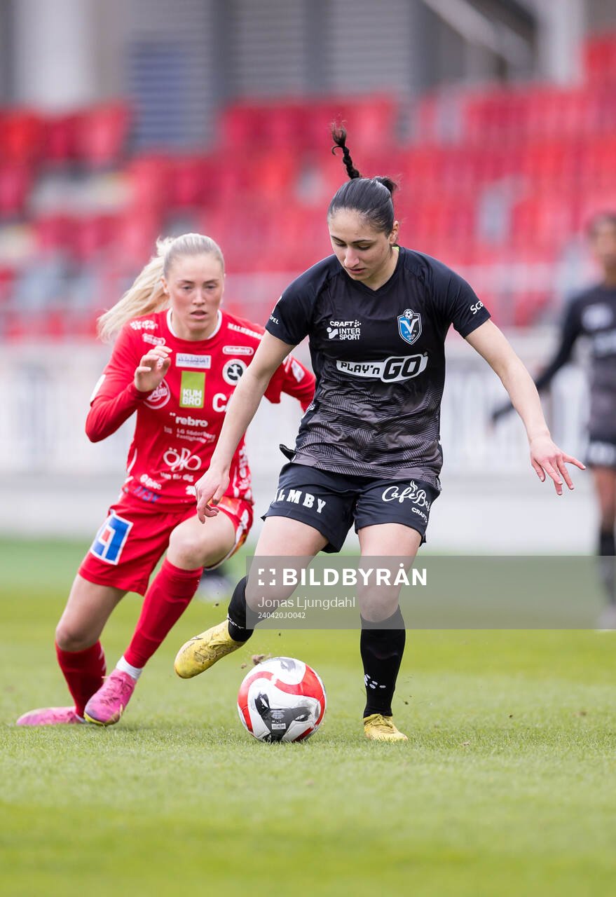 KIF Örebros Ida Björnberg och Växjö DFFs Nesrin Akgun