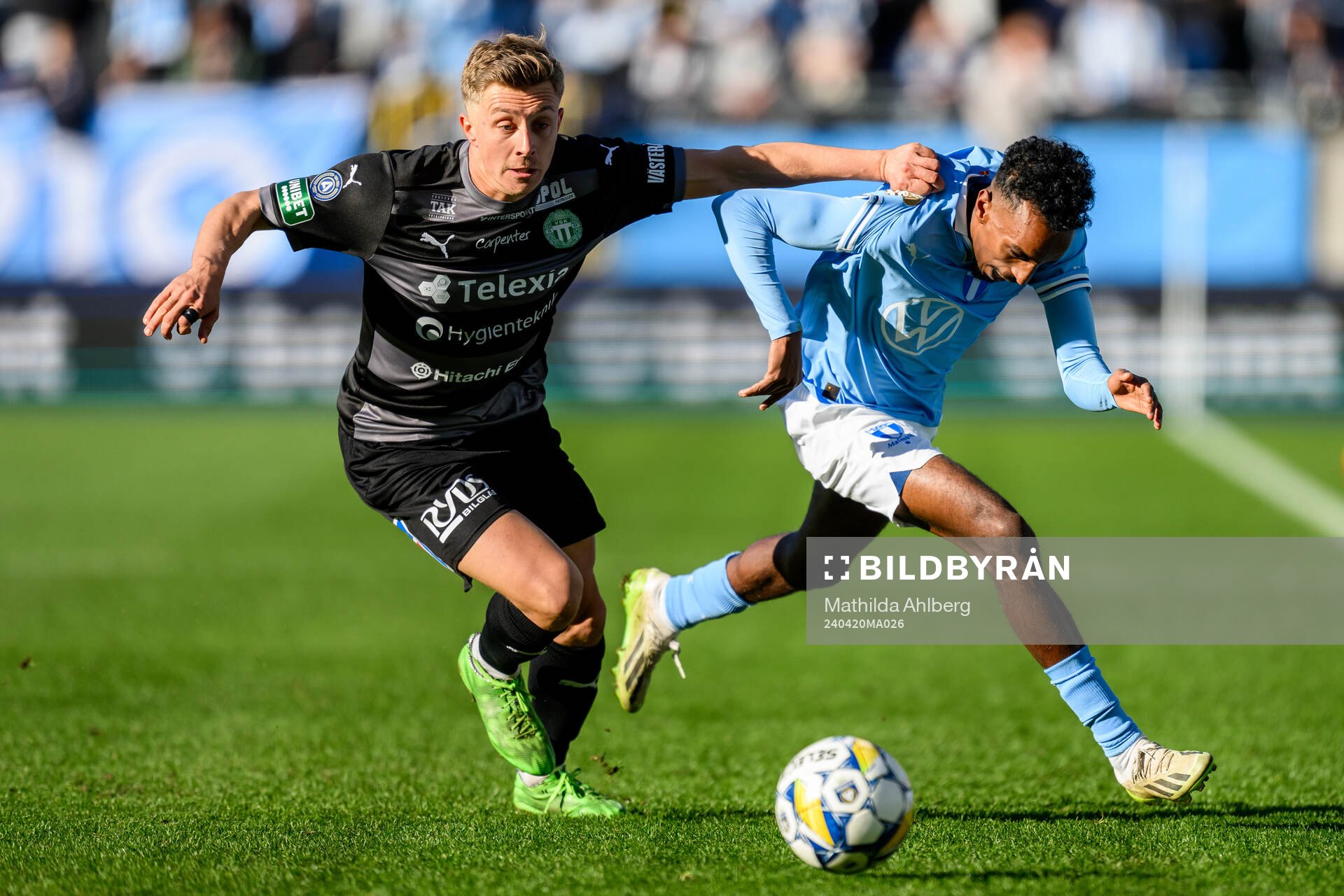 Västerås Simon Gefvert och Malmö FFs Taha Ali