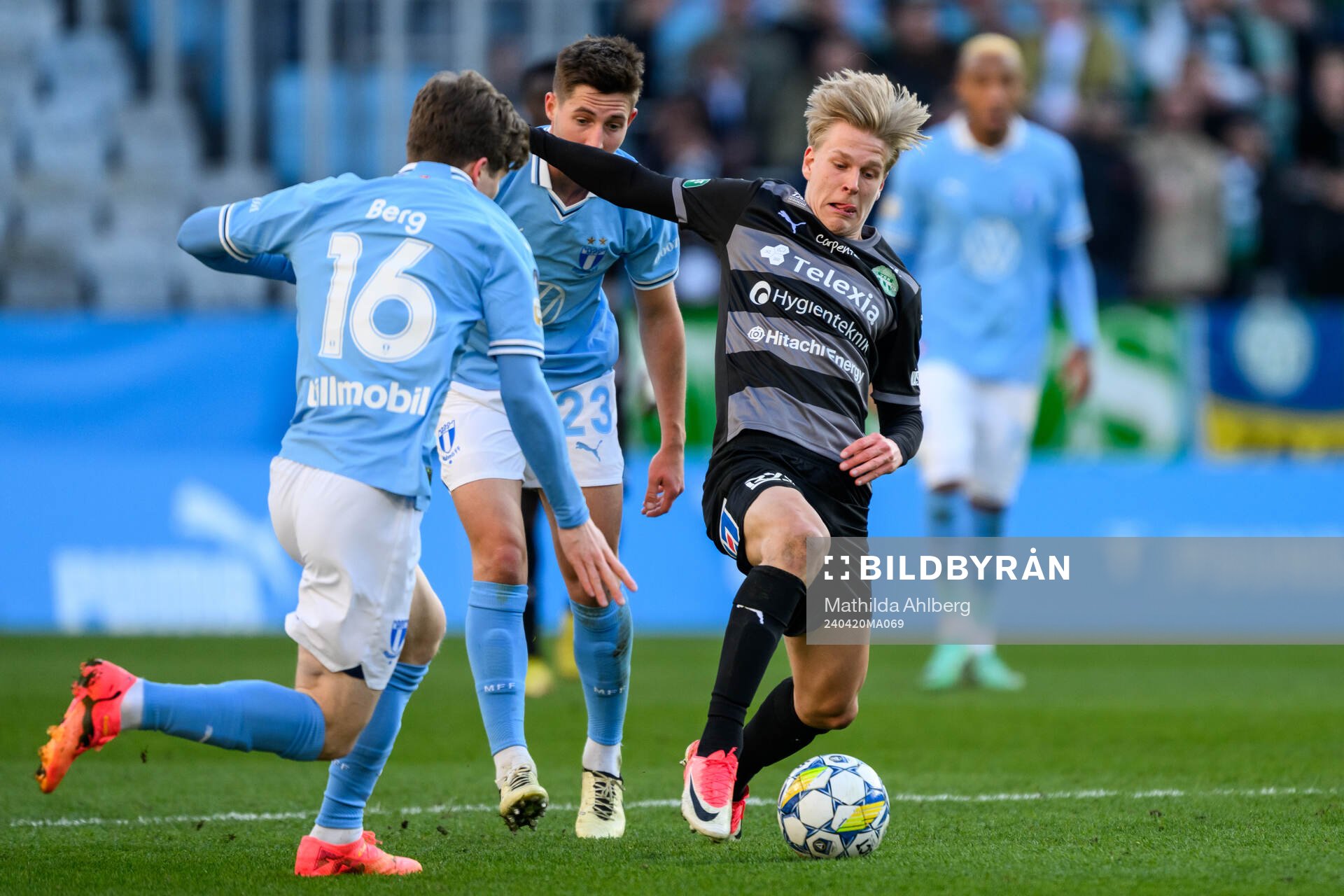 Malmö FFs Oliver Berg och Lasse Berg Johnsen mot
