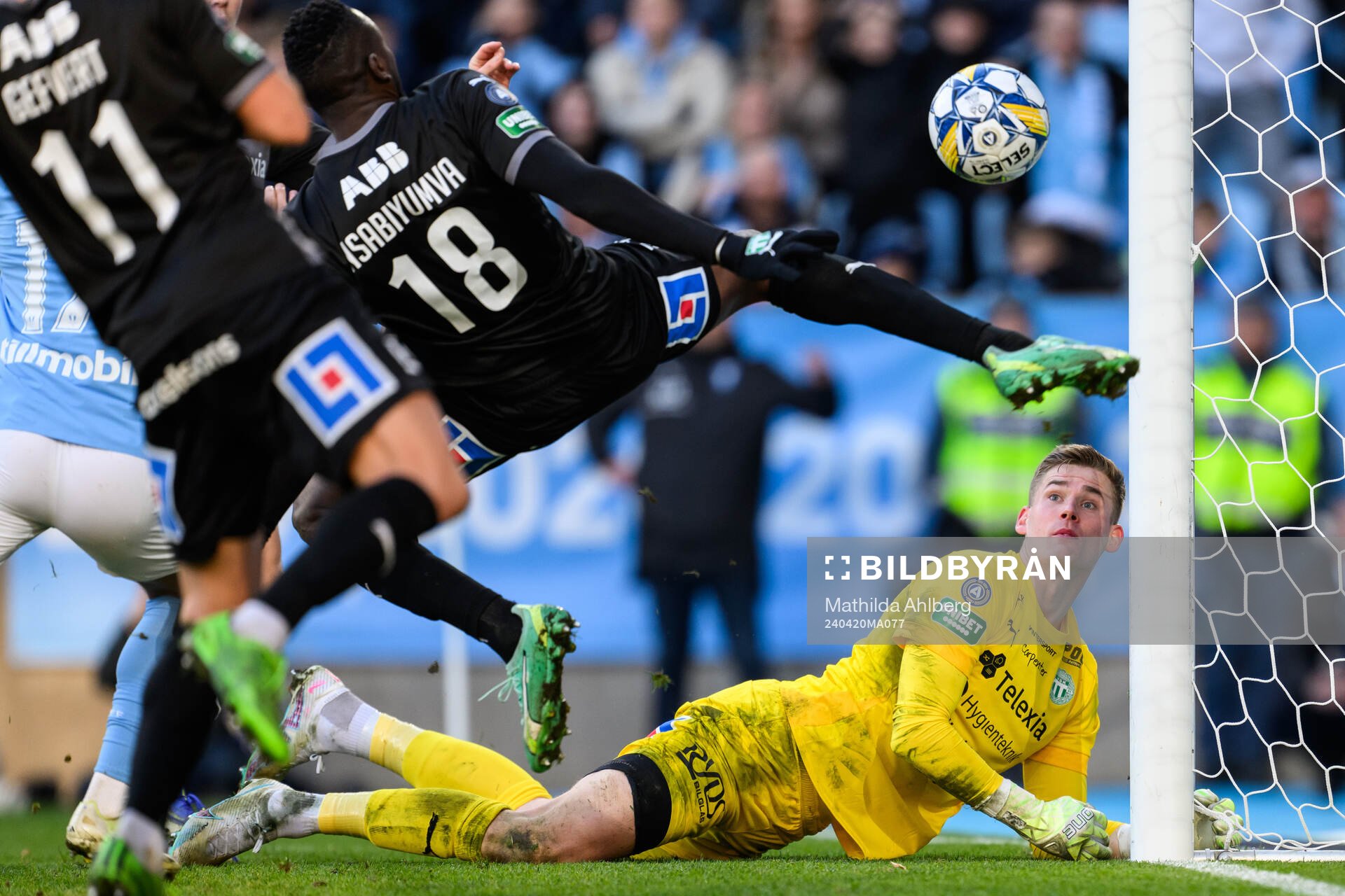 Västerås Mattéo Alrich Mawulé Ahlinvi och målvakt