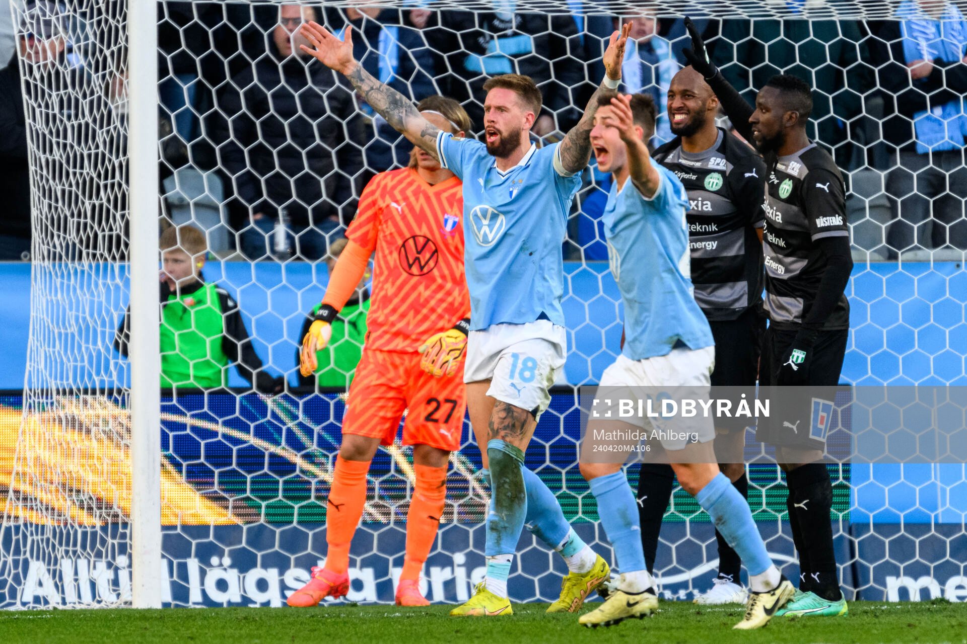 Malmö FFs Pontus Jansson och Lasse Berg Johnsen reagerar