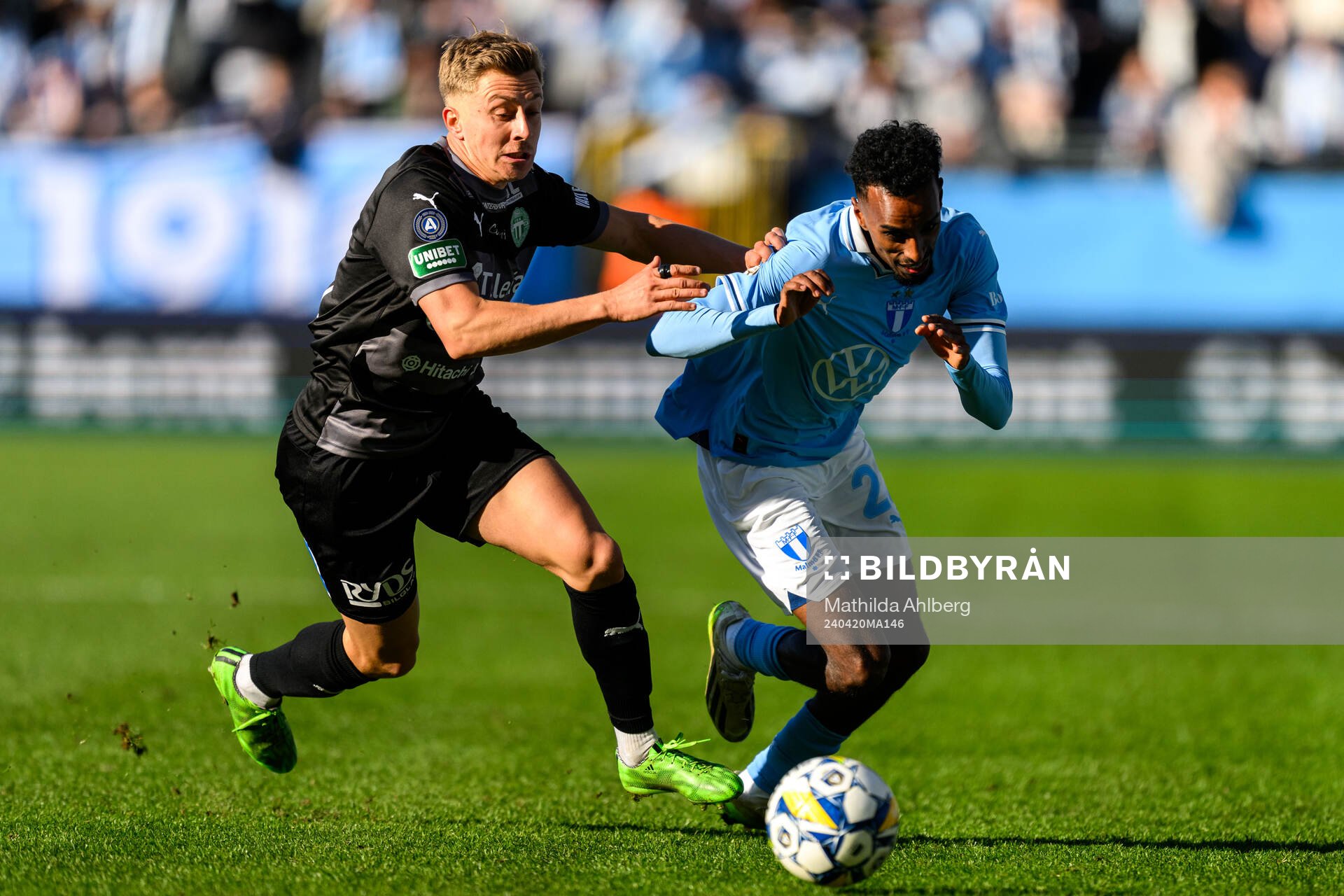 Västerås Simon Gefvert och Malmö FFs Taha Ali