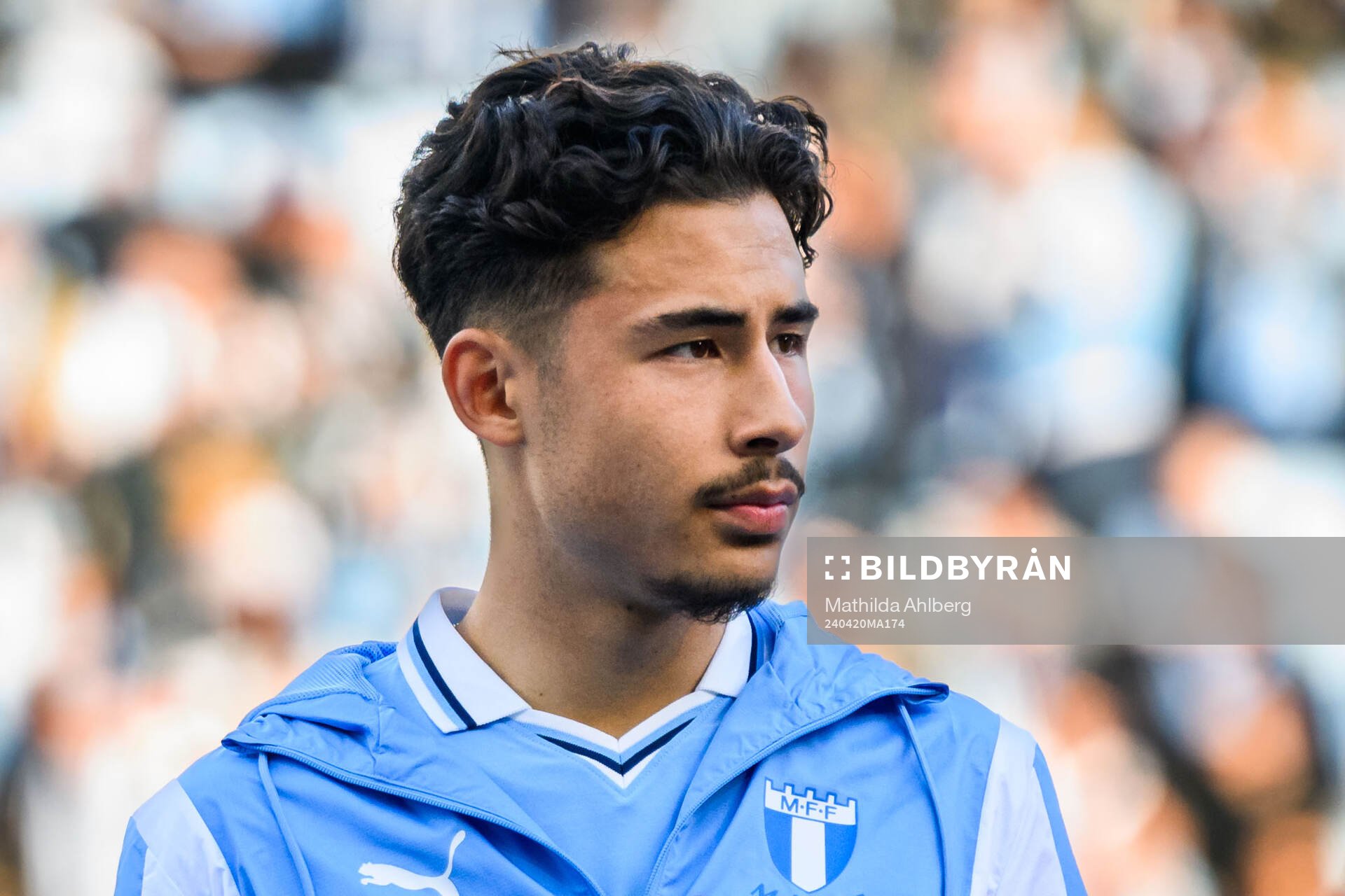  Malmö FFs Adrian Skogmar inför fotbollsmatchen i Allsvenskan mellan Malmö FF och Västerås den 20 april 2024 i Malmö. 