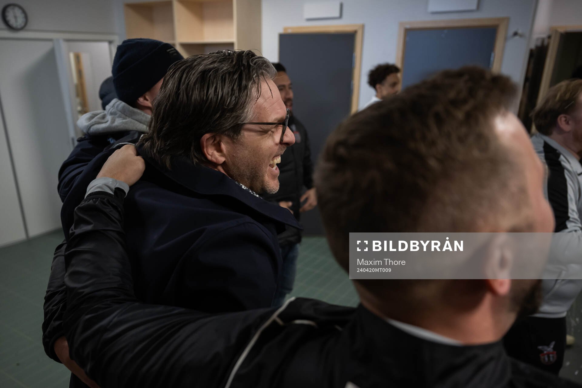FC Stockholms tränare Rikard Norling jublar