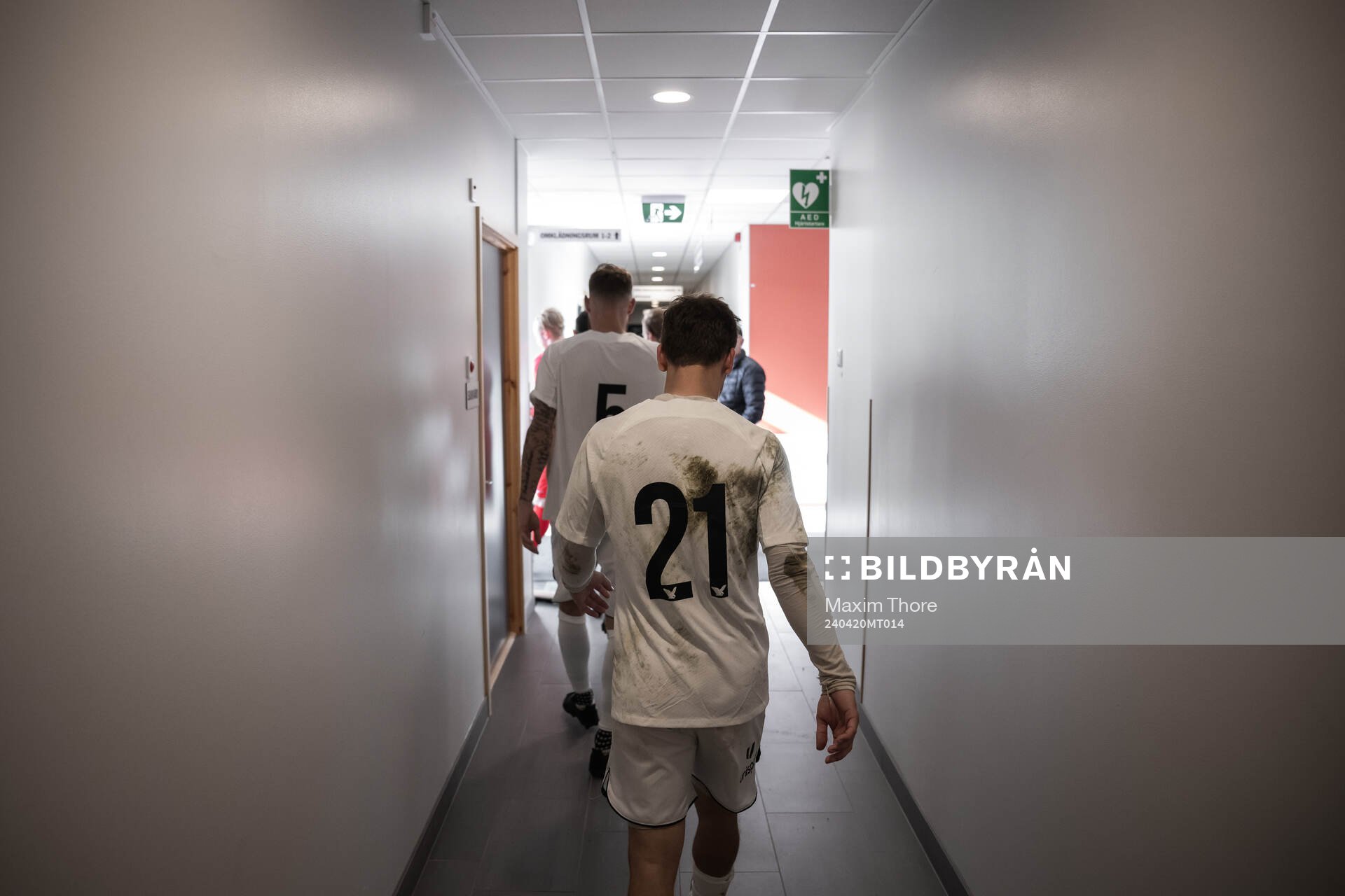 FC Stockholms spelare gör entré till andra halvlek under en fotbollsmatch i Ettan Norra mellan FBK Karlstad och FC Stockholm 20 april 2024 i Karlstad.