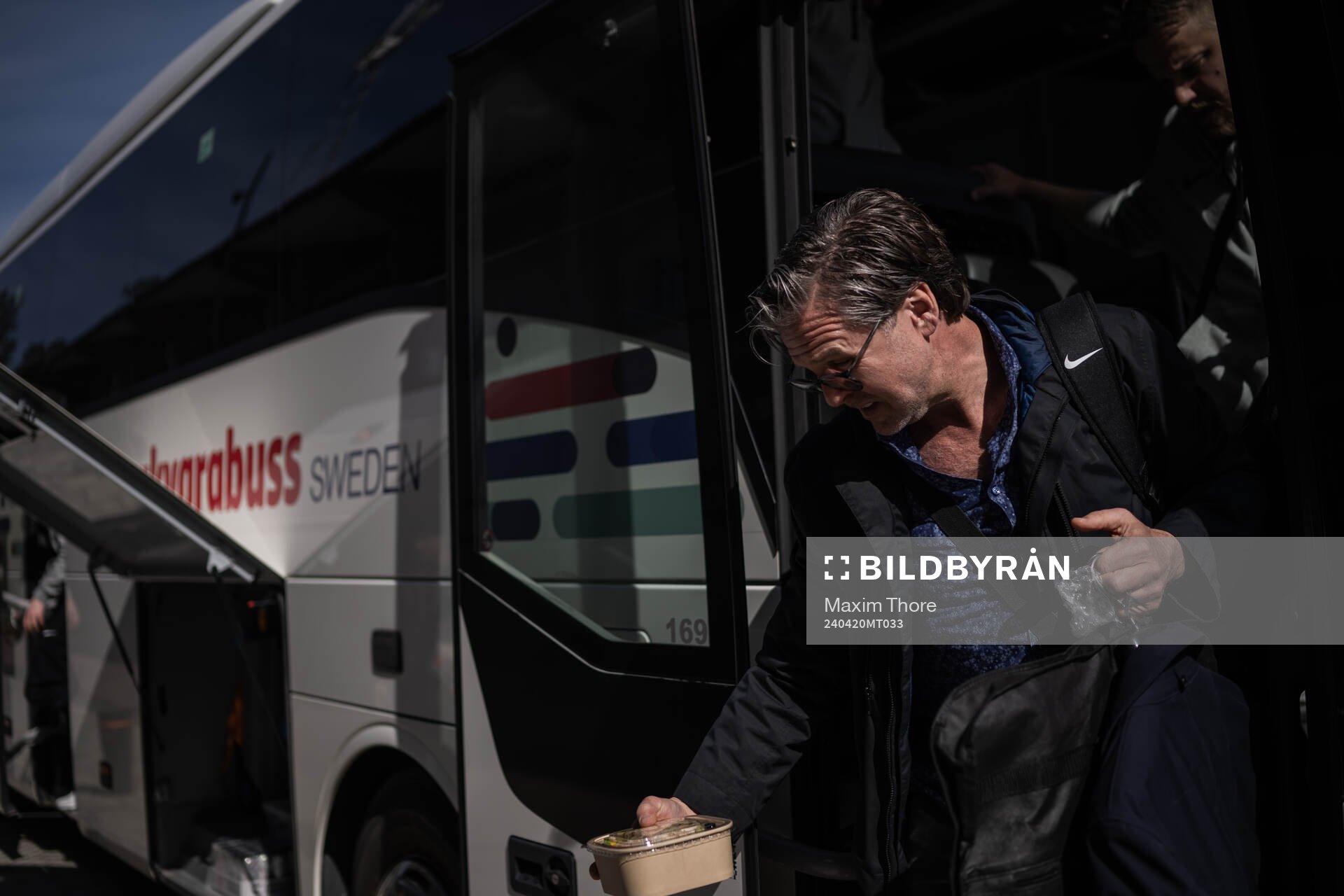 FC Stockholms tränare Rikard Norling lämnar bussen inför en fotbollsmatch i Ettan Norra mellan FBK Karlstad och FC Stockholm 20 april 2024 i Karlstad.