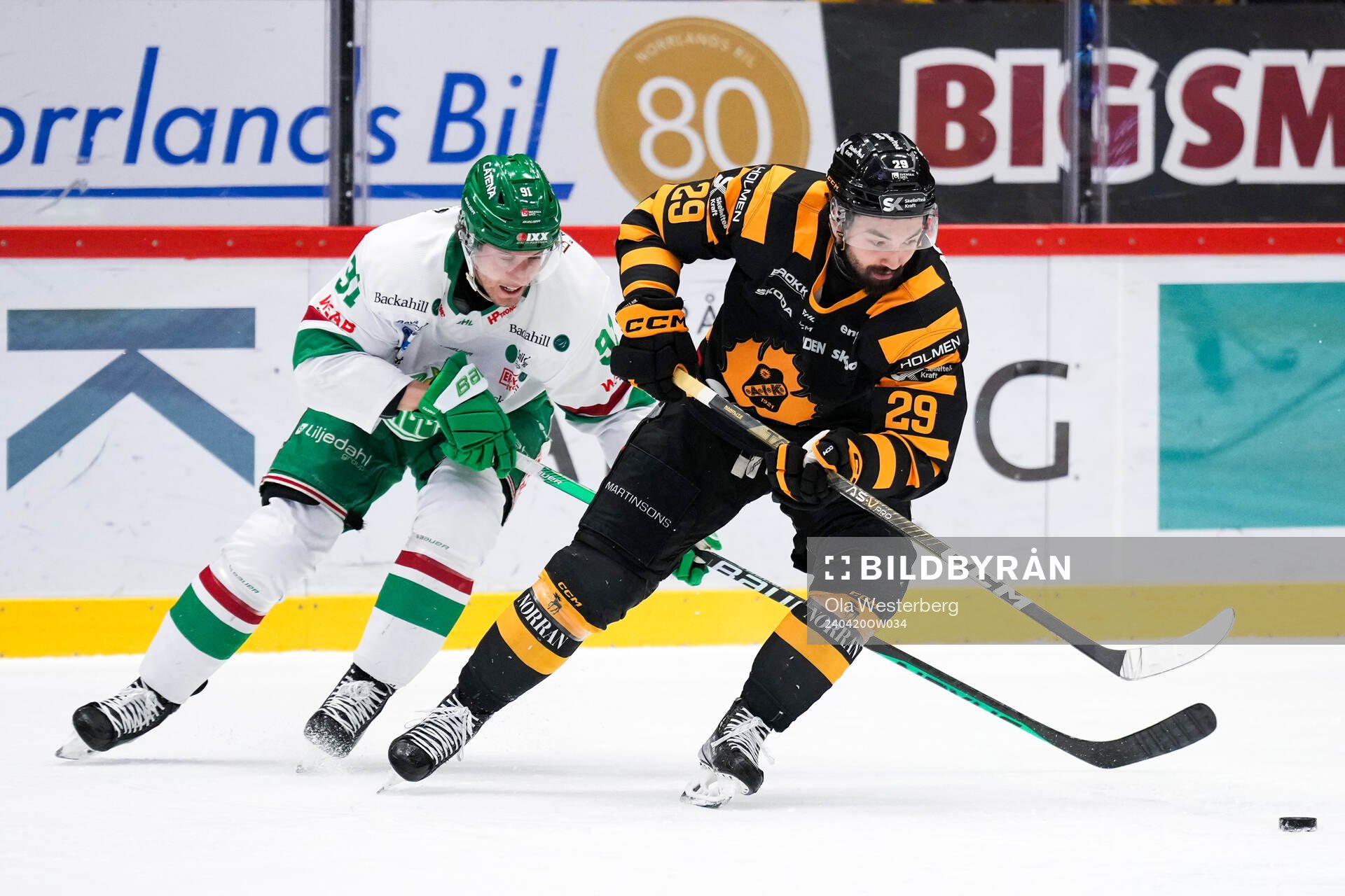 Rögles Adam Tambellini och Skellefteås Dylan Sikura