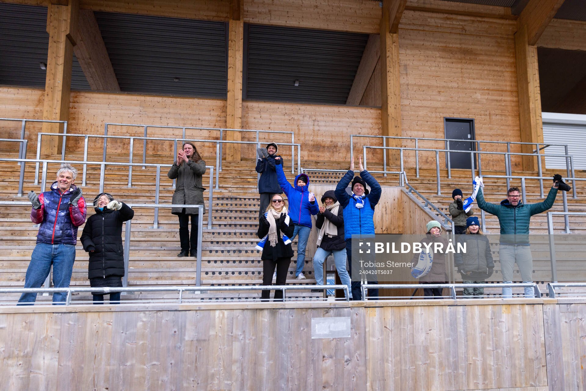Värnamos supportrar jublar