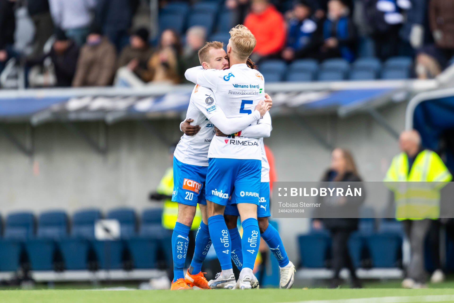 Värnamos Freddy Winsth och Victor Larsson jublar