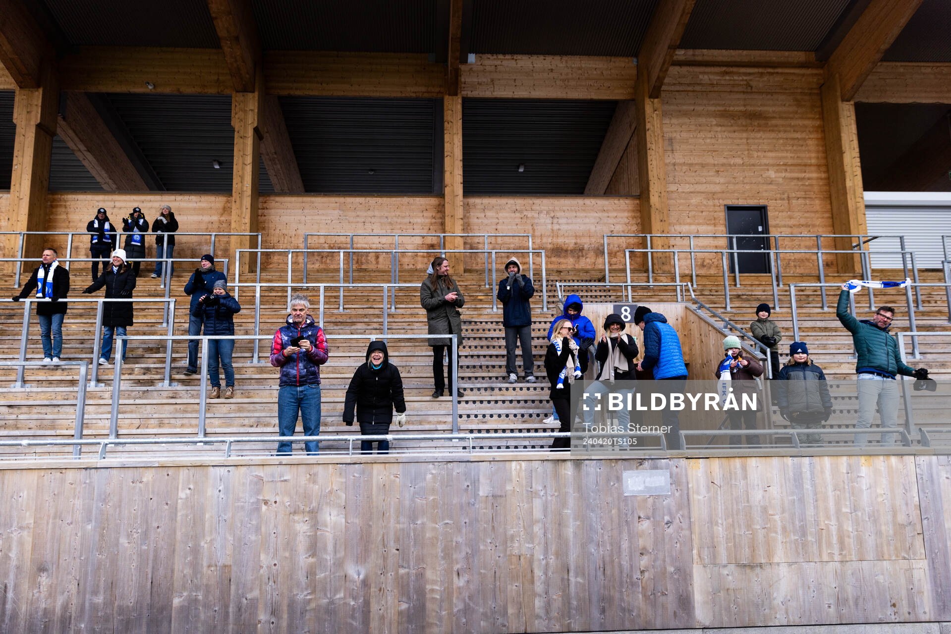 Värnamos supportrar jublar