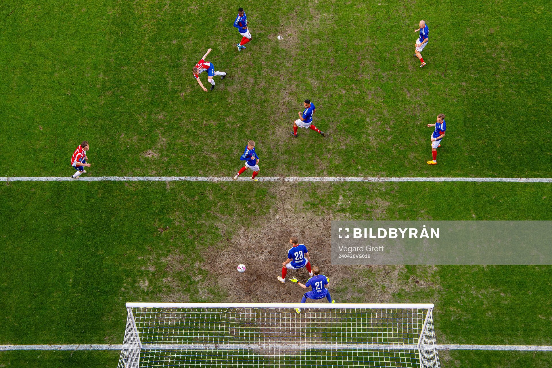 Andreas Hellum of Lyn scores the 1-1 goal