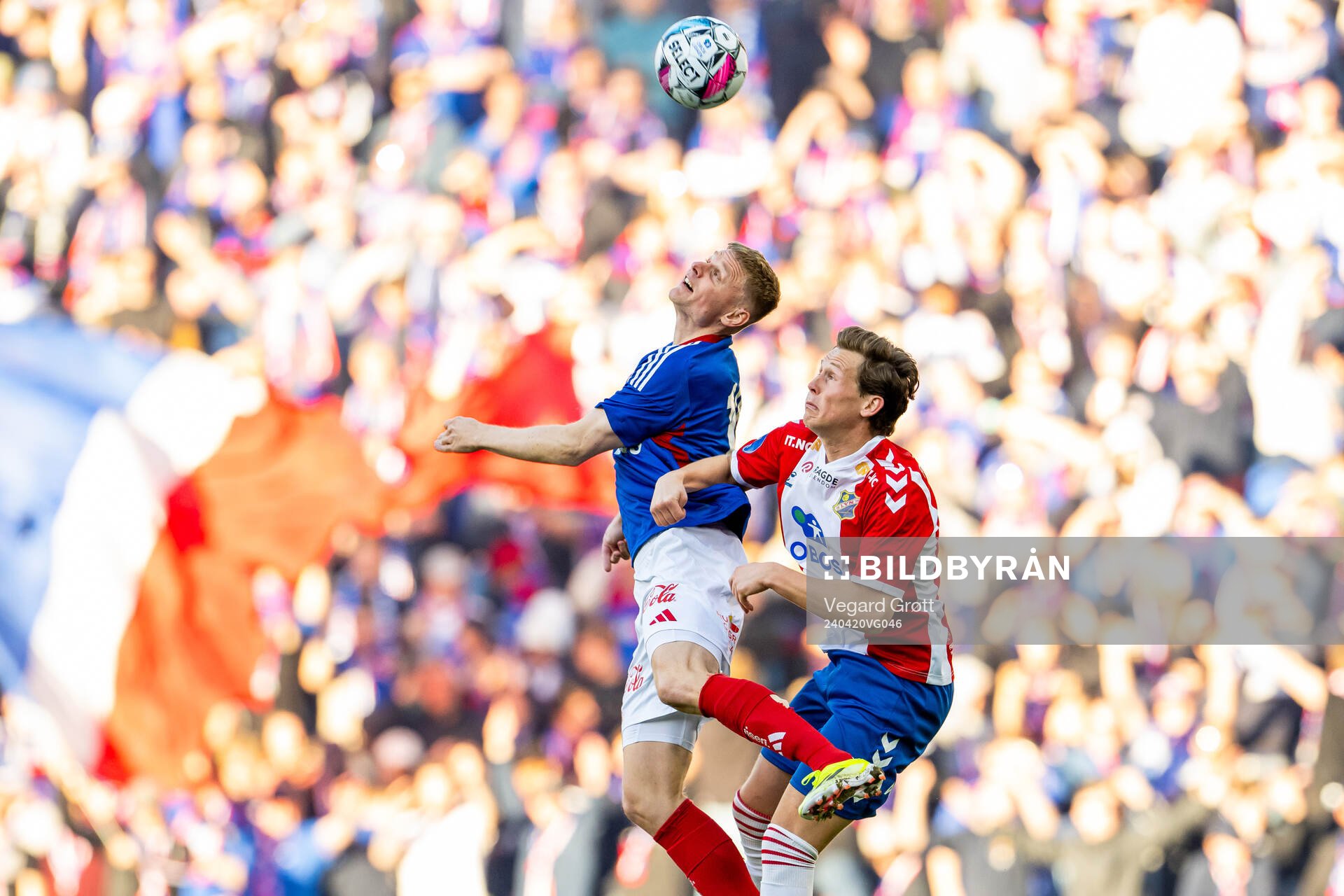 Simen Juklerød of Vålerenga and Anders Bjørntvedt Olsen
