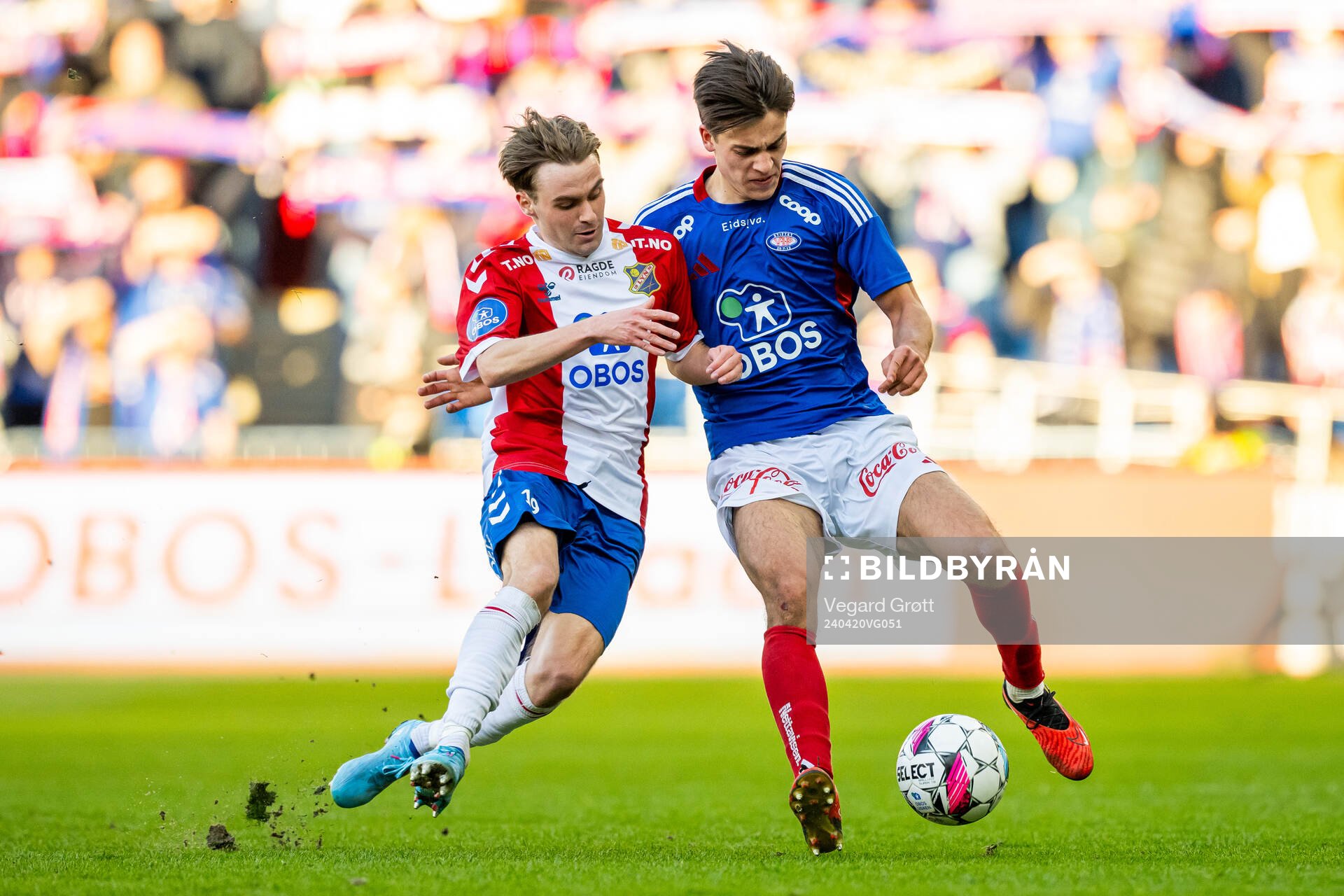 Tobias Myhre of Lyn and Magnus Bech Riisnæs of Vålerenga
