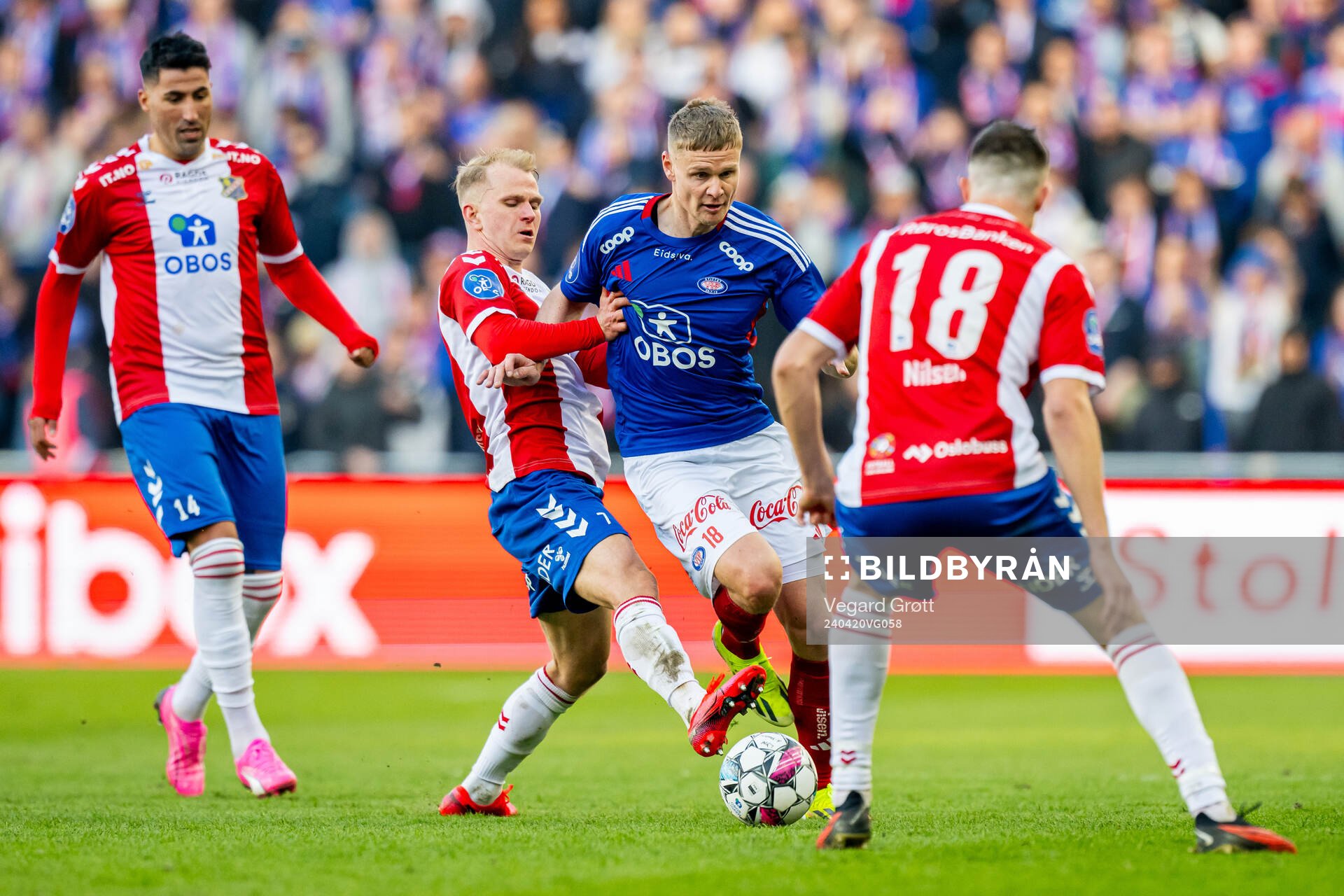Henrik Kristiansen of Lyn and Simen Juklerød of Vålerenga