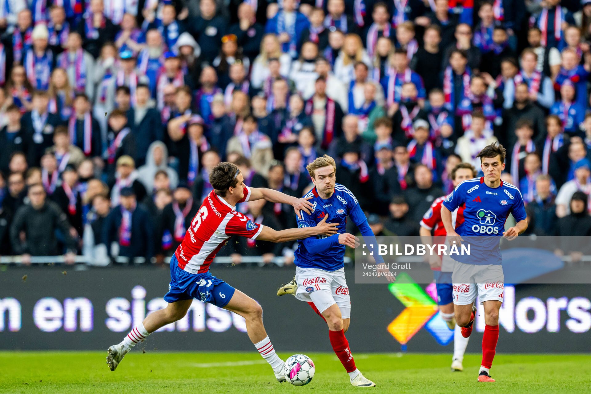 Daniel Schneider of Lyn and Daniel Håkans of Vålerenga