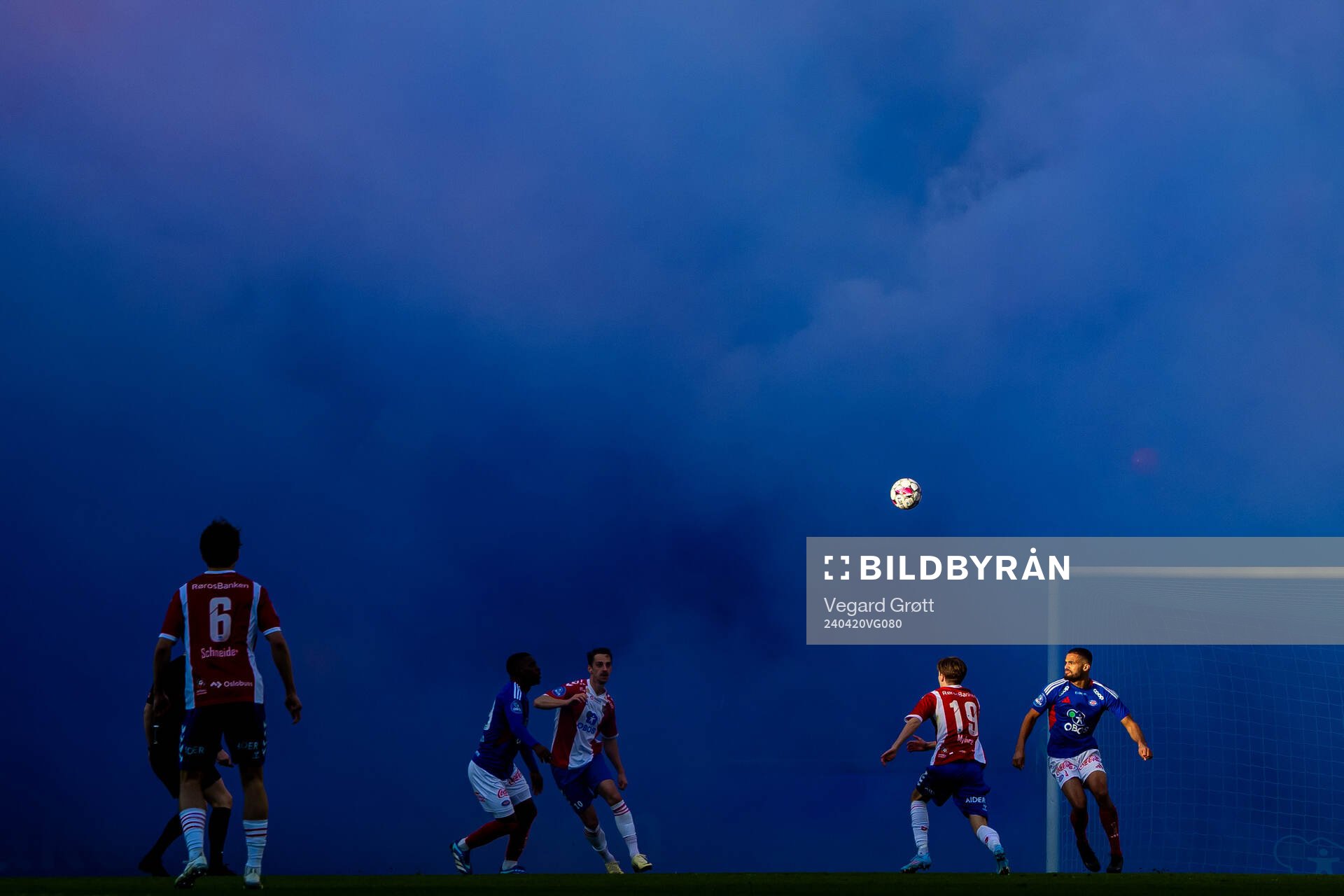 Mathias Johansen of Lyn and Aaron Kiil Olsen of Vålerenga