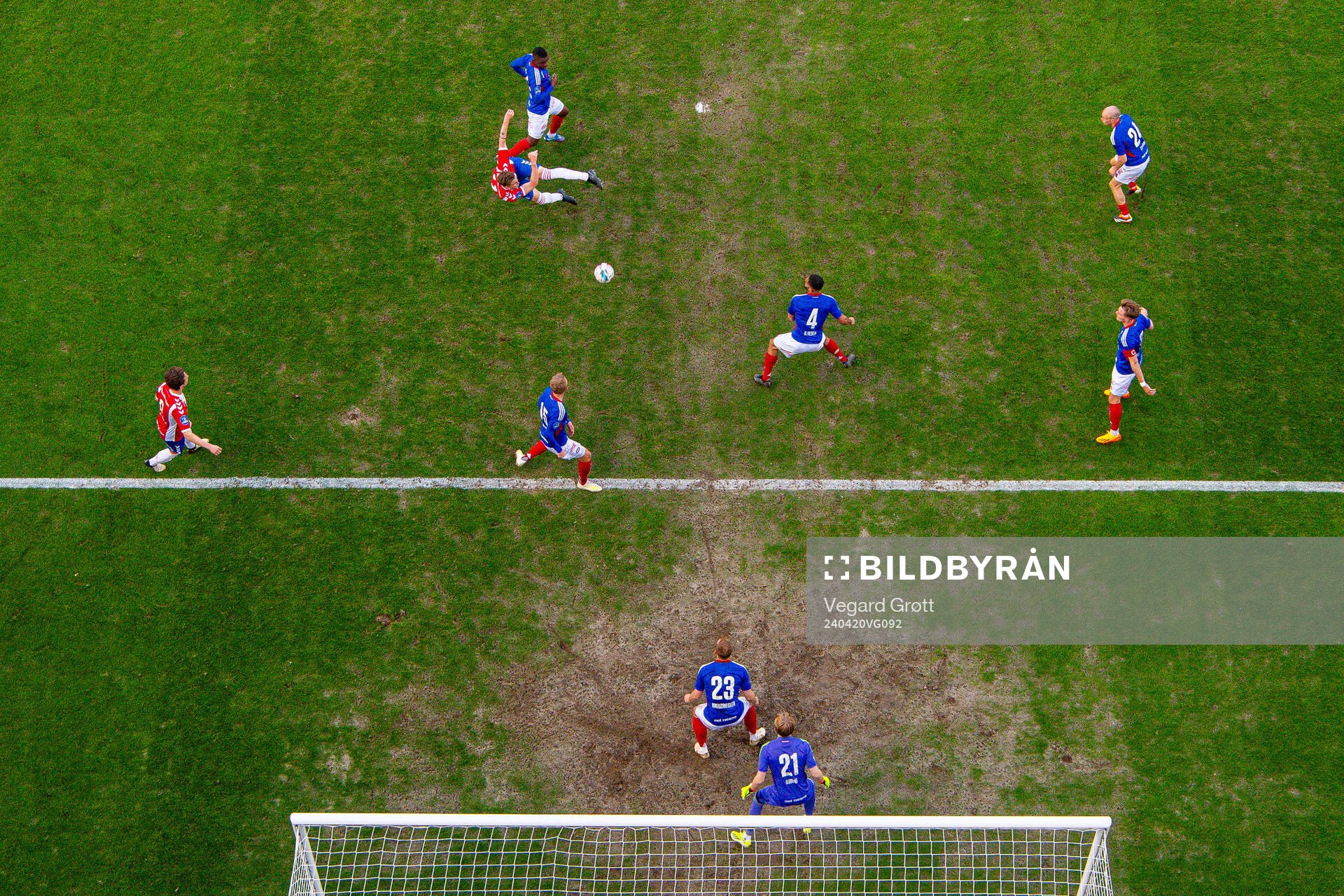 Andreas Hellum of Lyn scores the 1-1 goal
