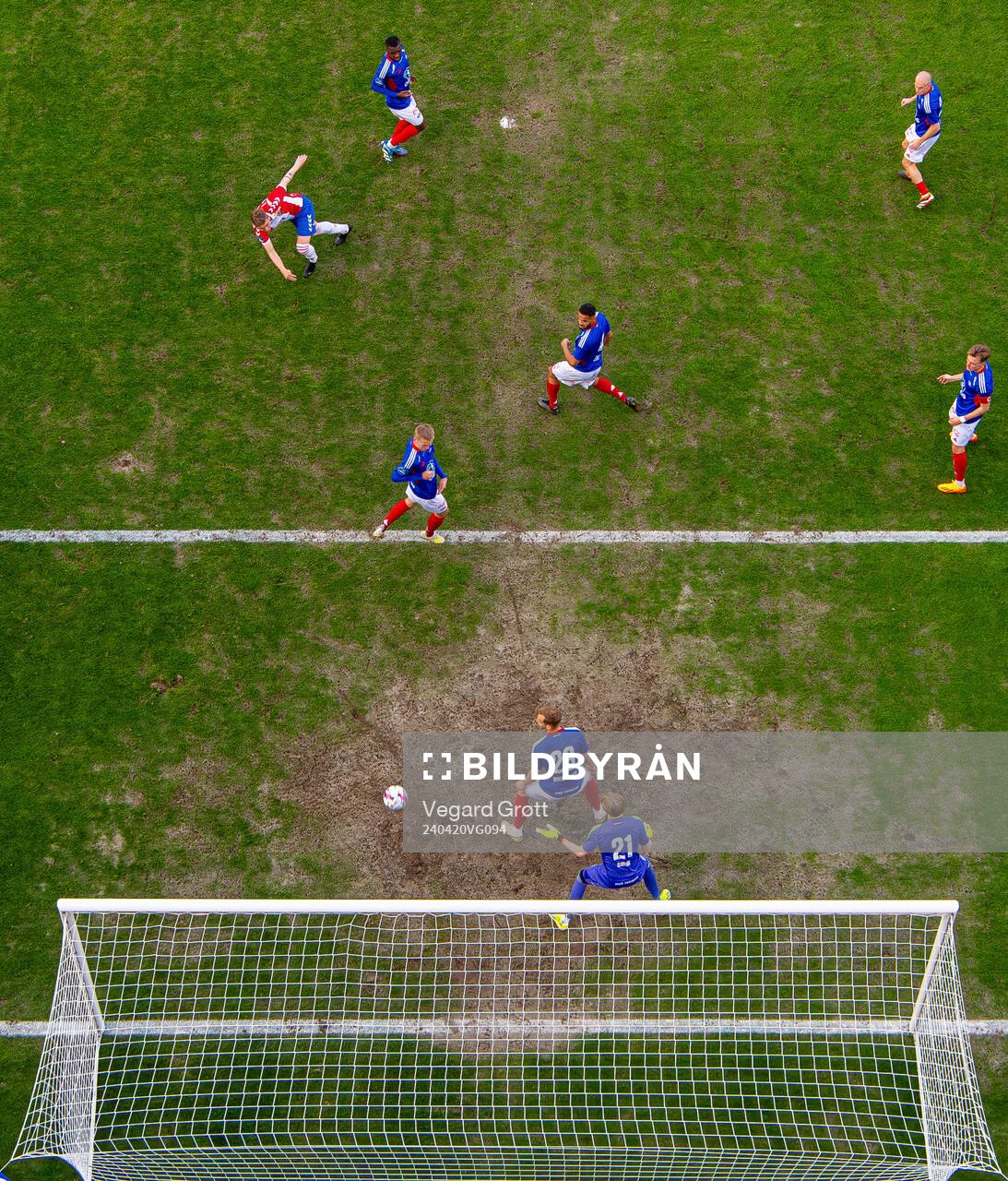 Andreas Hellum of Lyn scores the 1-1 goal