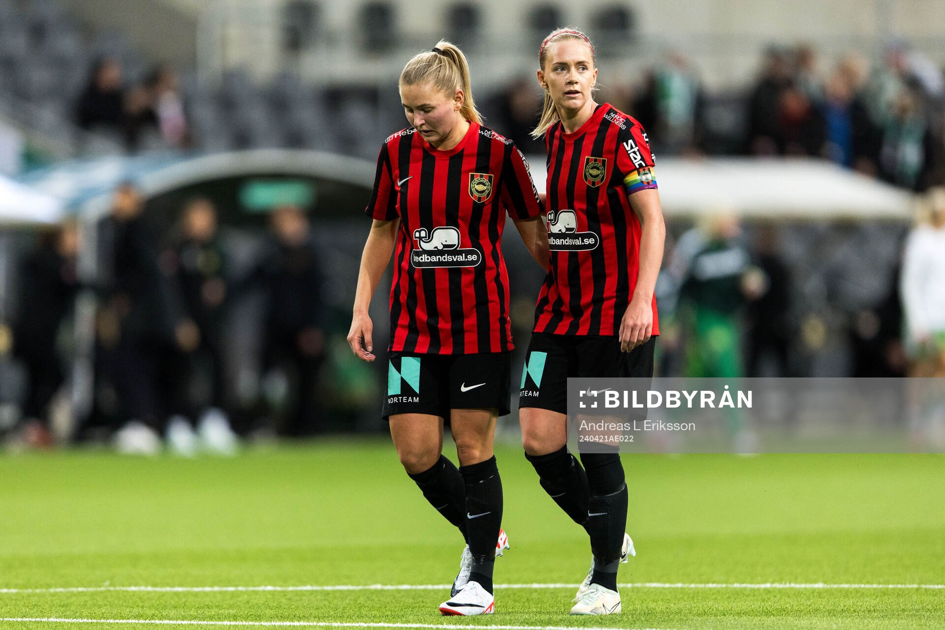 Brommapojkarnas Ellen Toivio och Elsa Karlsson deppar