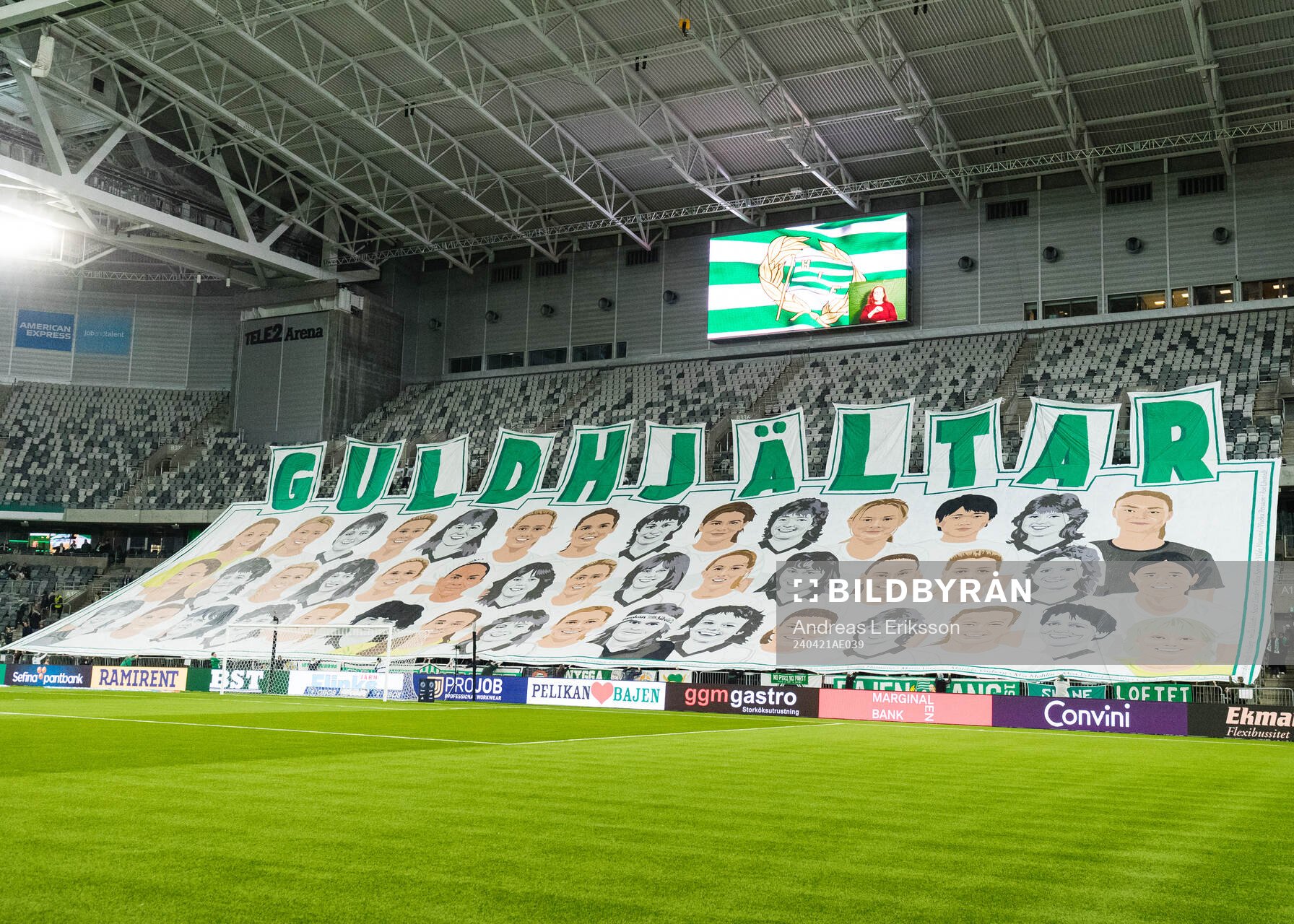Hammarbys supportrar med ett TIFO innan fotbollsmatchen i