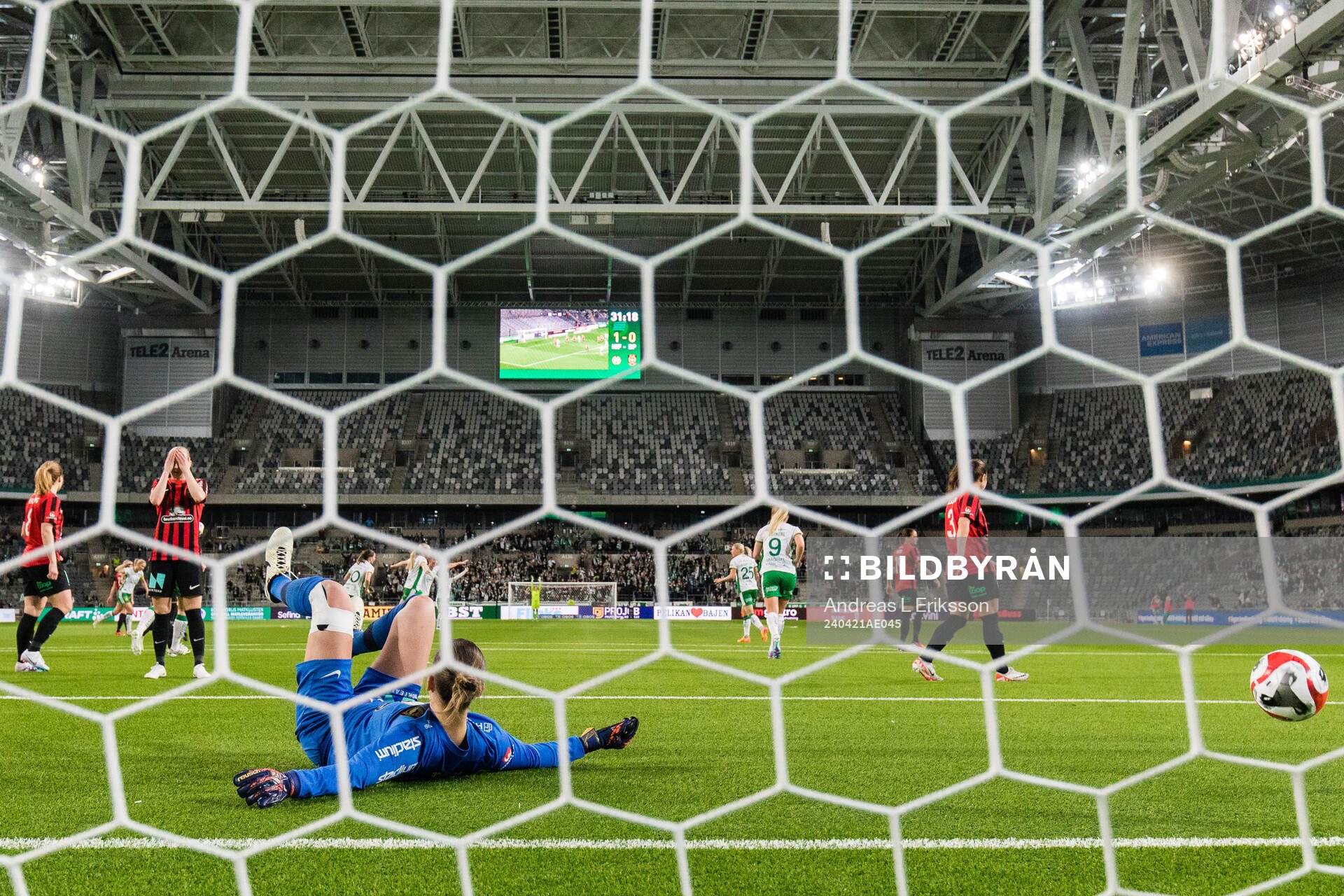 Brommapojkarnas målvakt Anna Aurora Koivunen släpper in