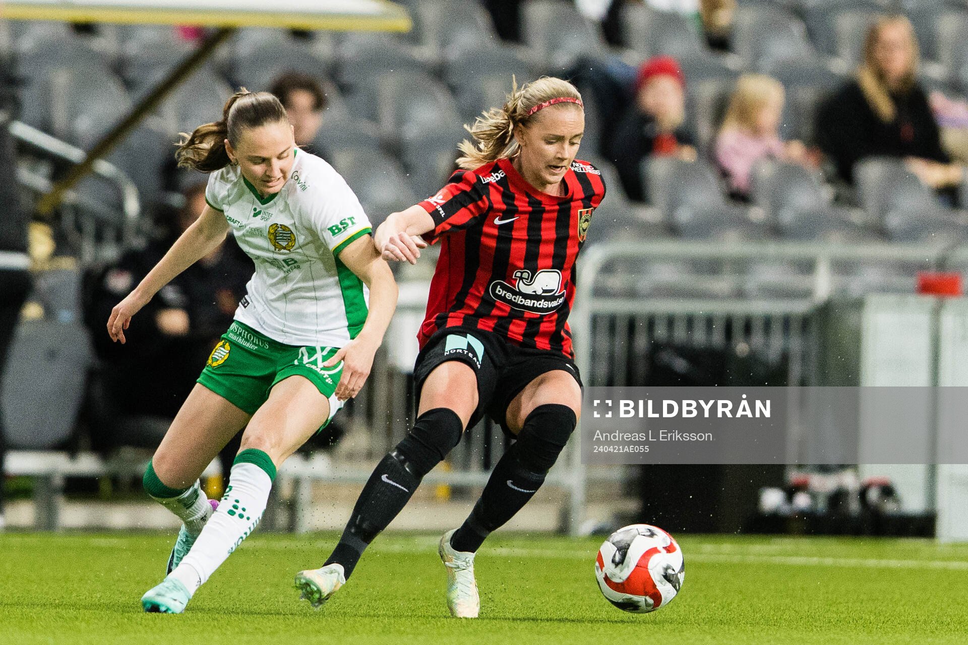 Hammarbys Vilde Hasund och Brommapojkarnas Elsa Karlsson