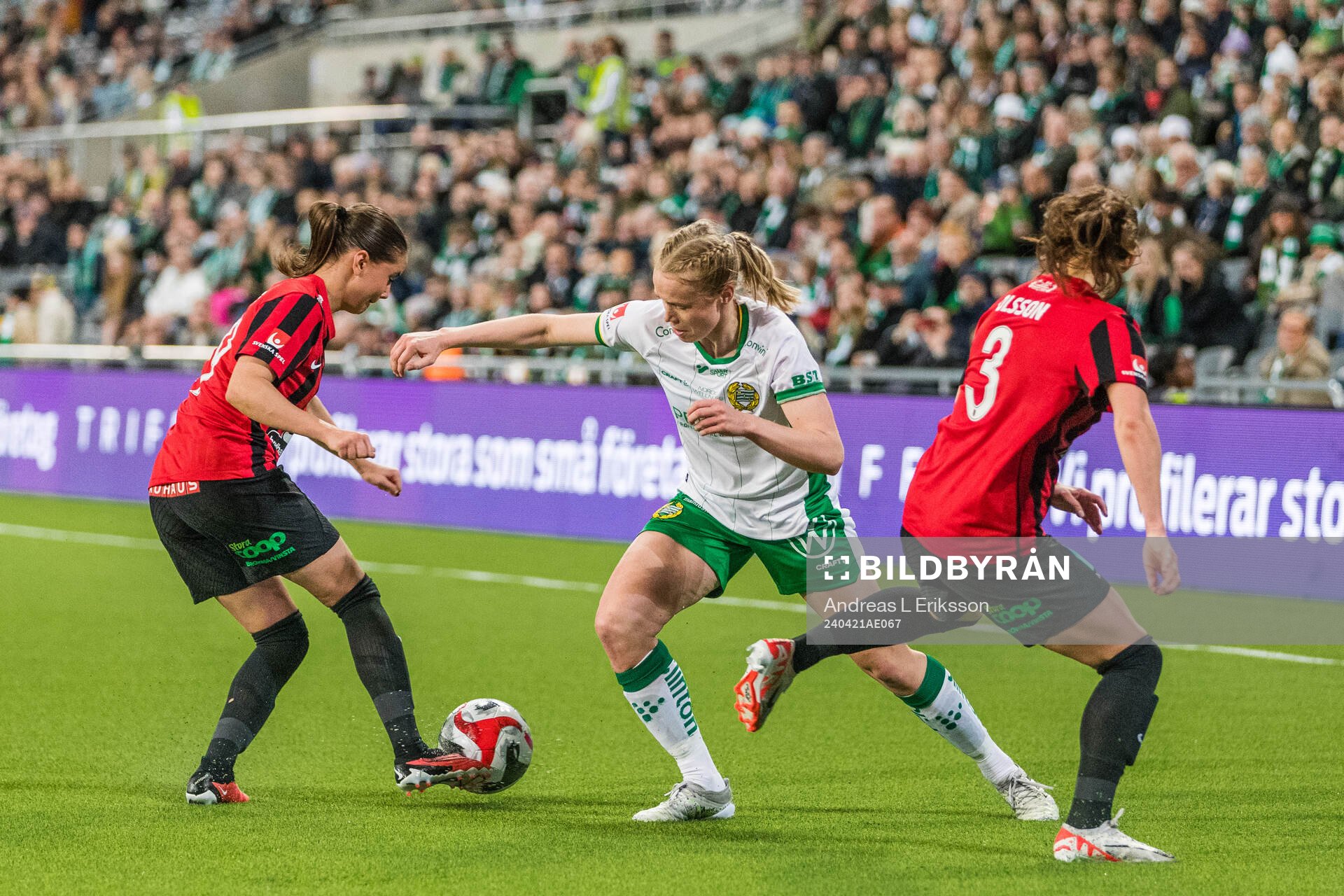 Brommapojkarnas Vera Blom, Hammarbys Julie Blakstad och
